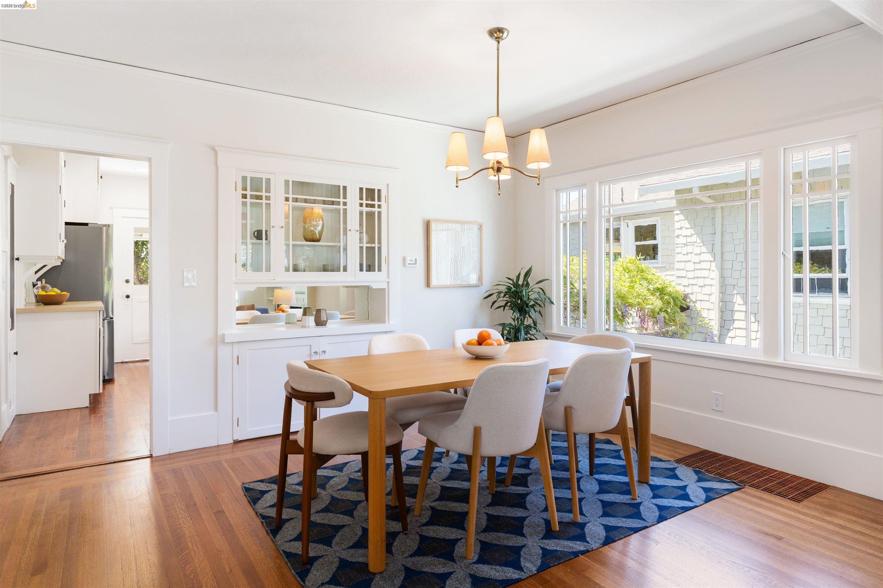 33 Ramona Ave