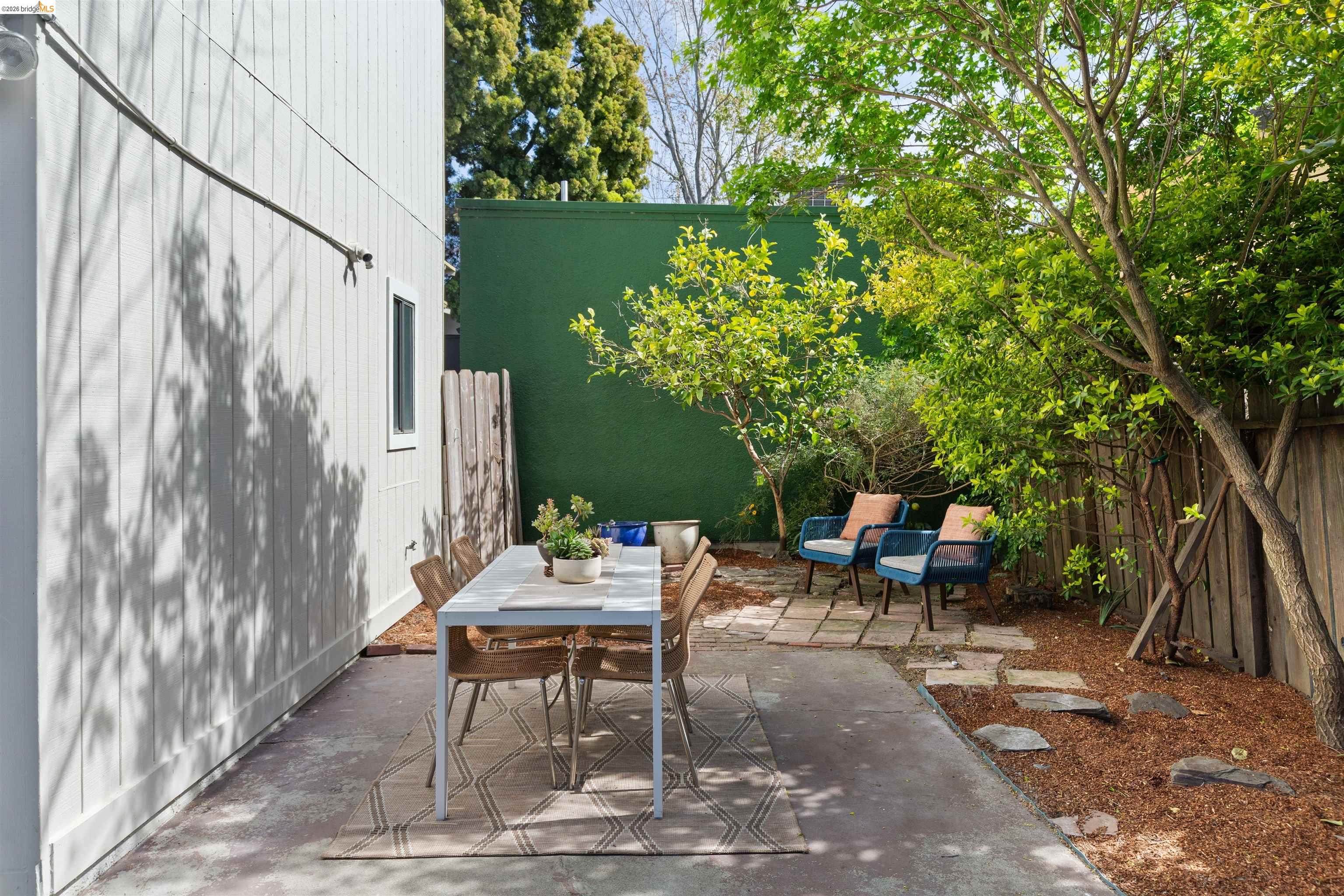 33 Ramona Ave