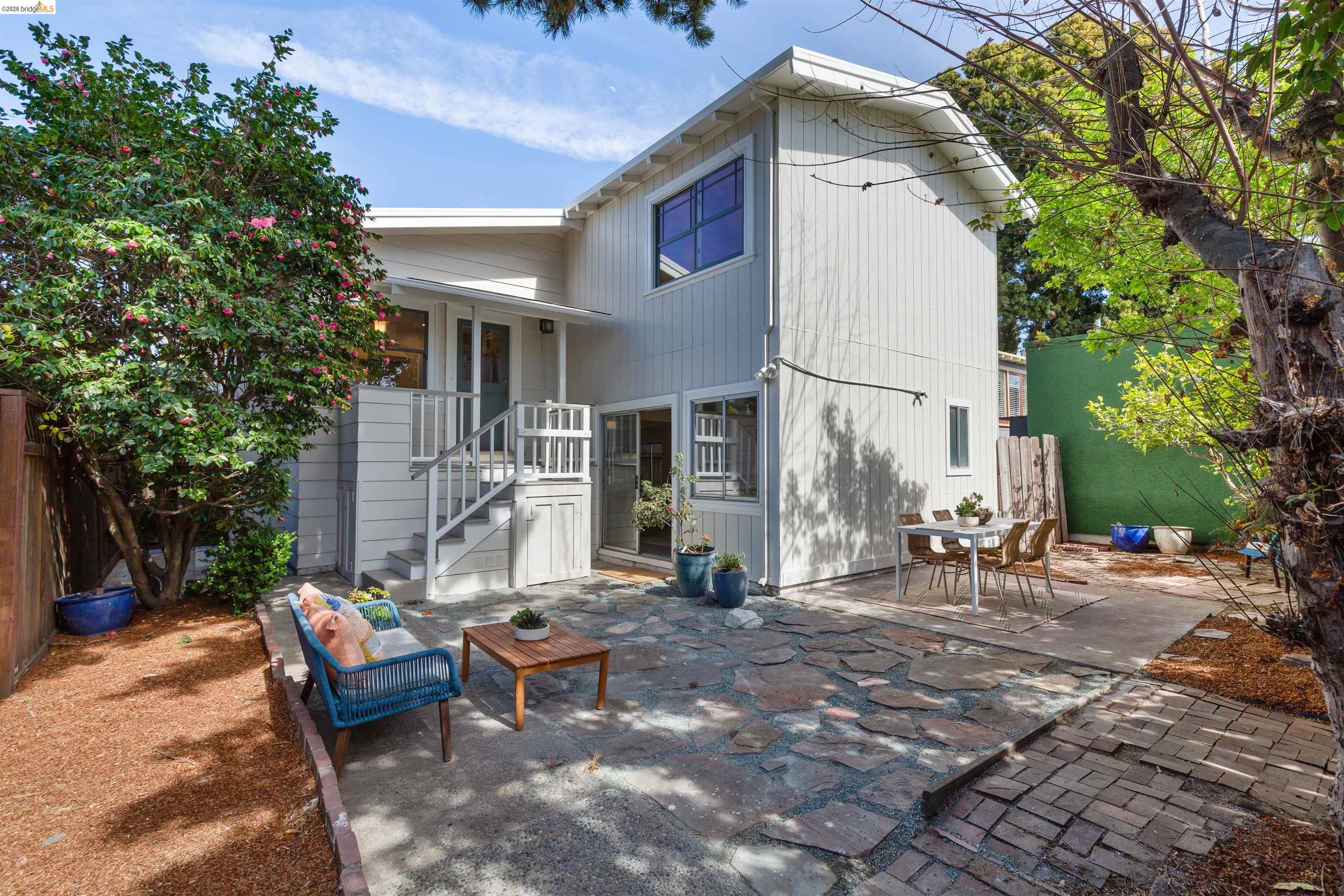 33 Ramona Ave