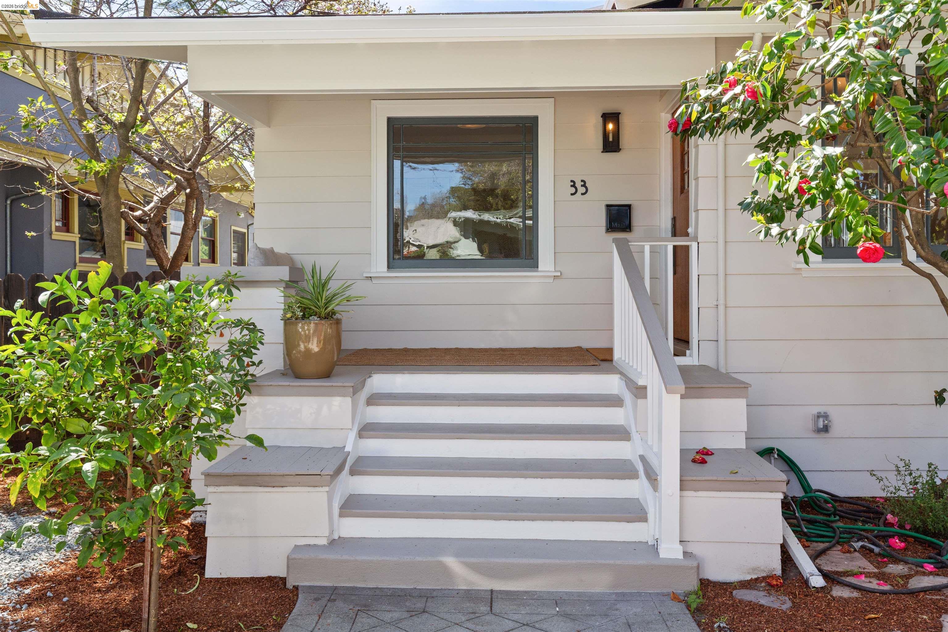 33 Ramona Ave