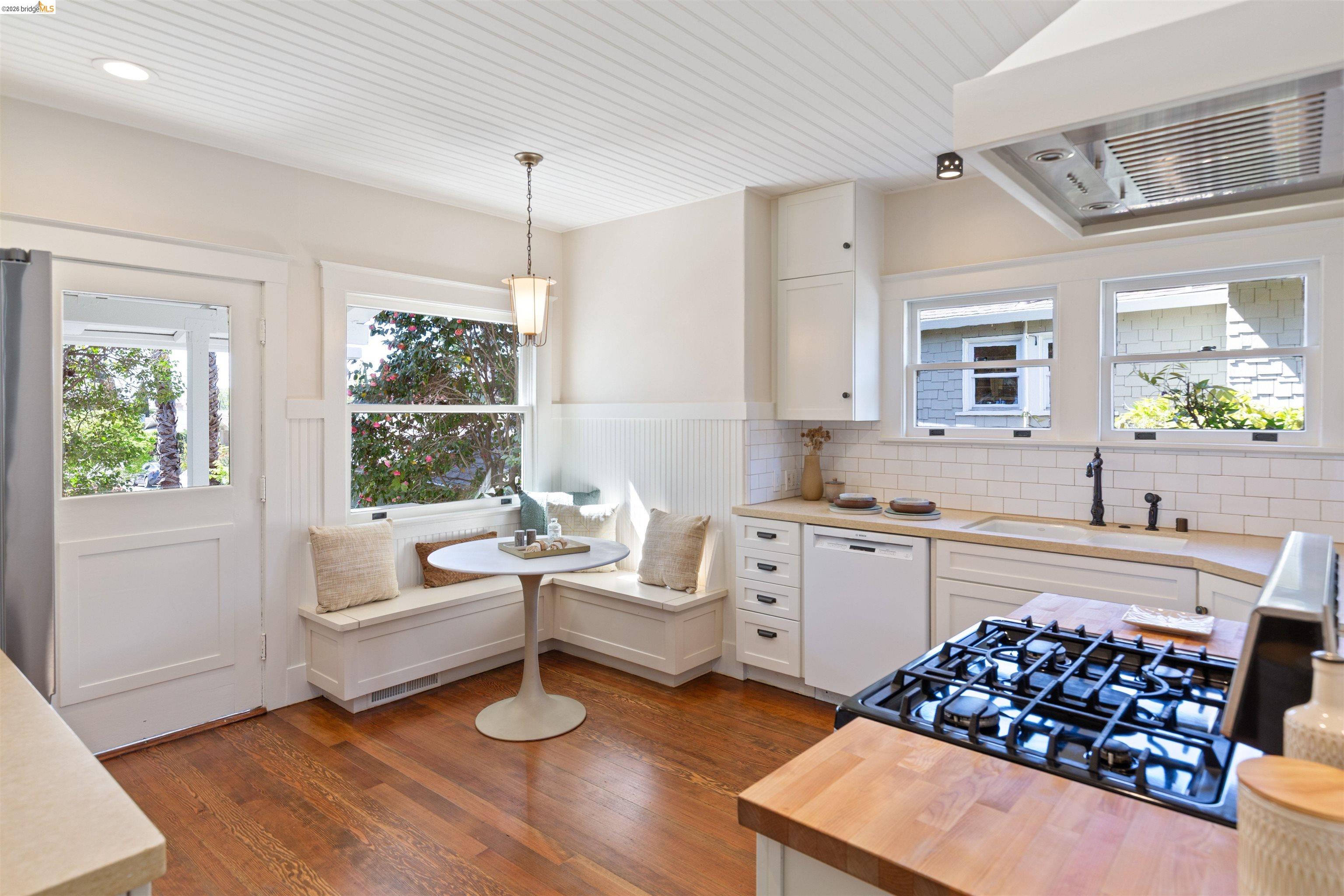 33 Ramona Ave