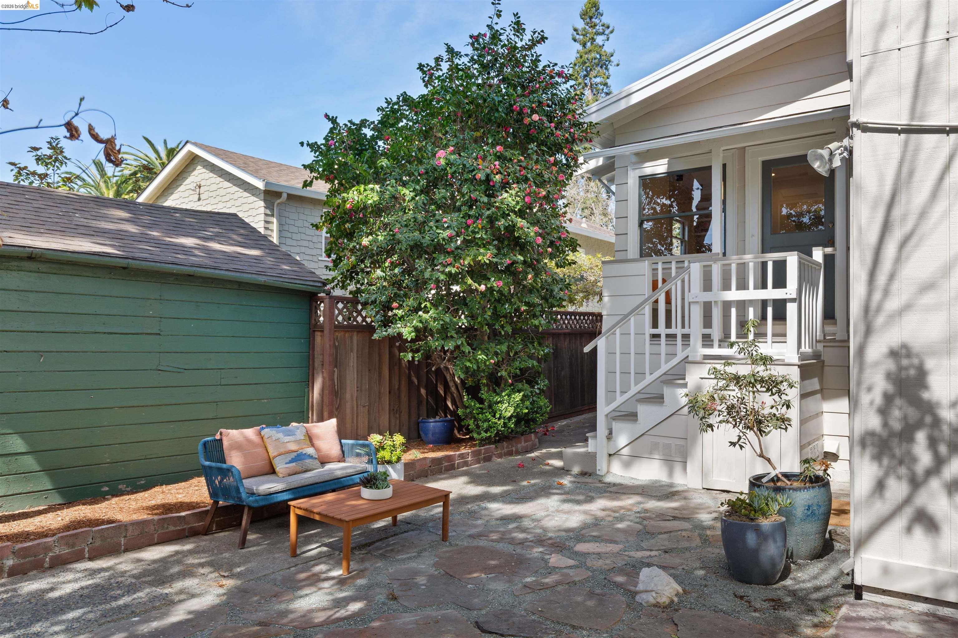 33 Ramona Ave