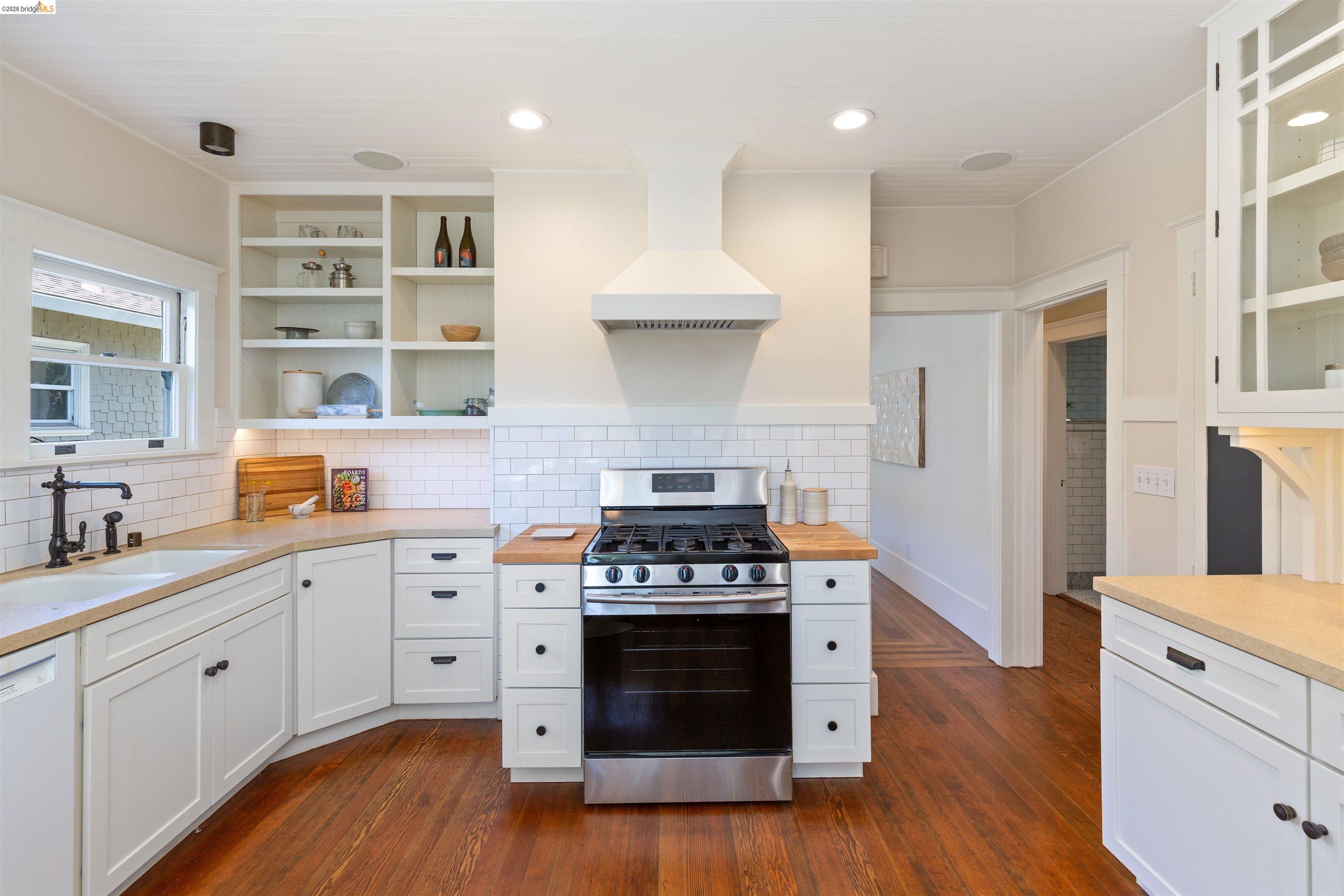 33 Ramona Ave