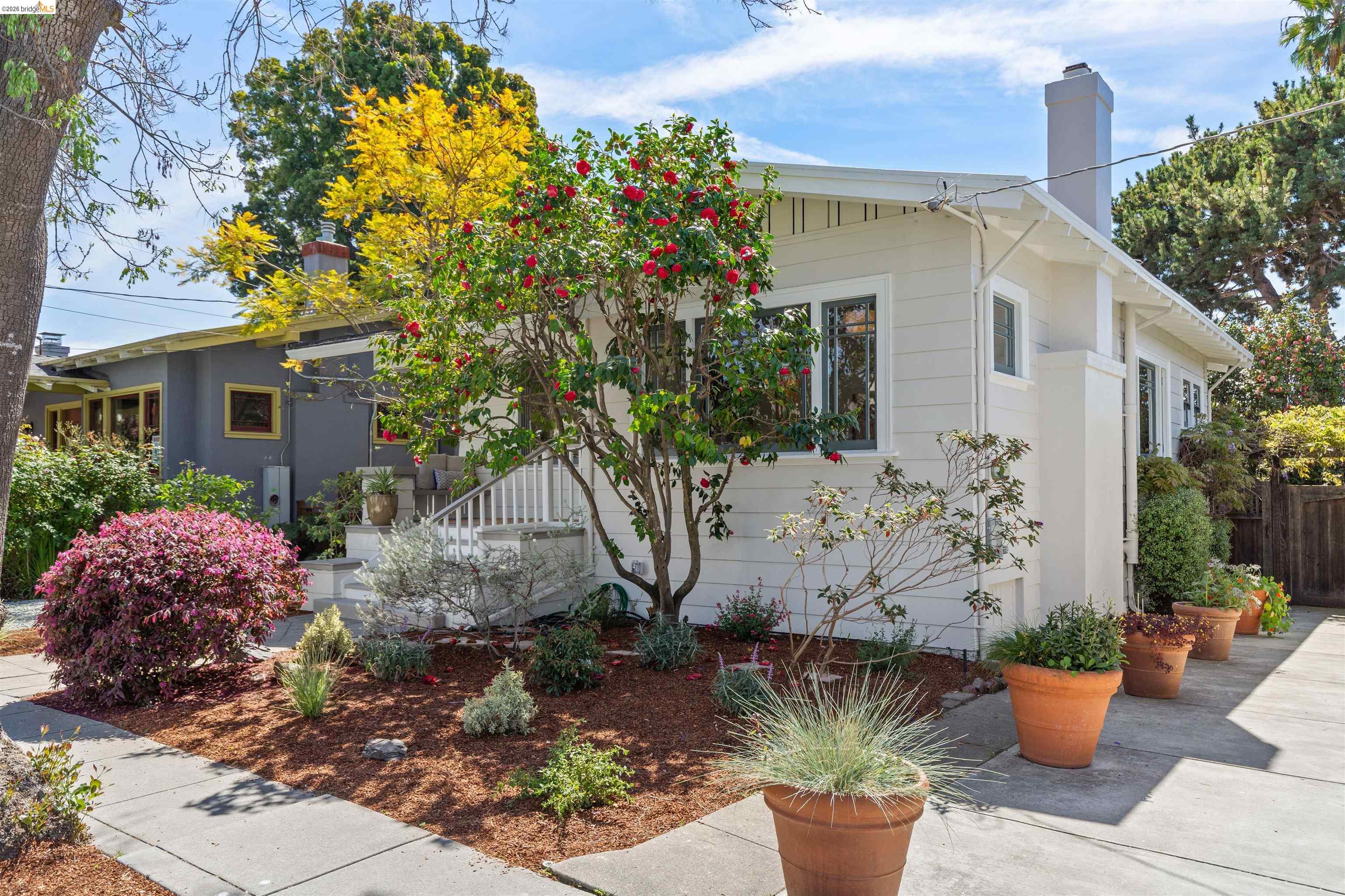 33 Ramona Ave