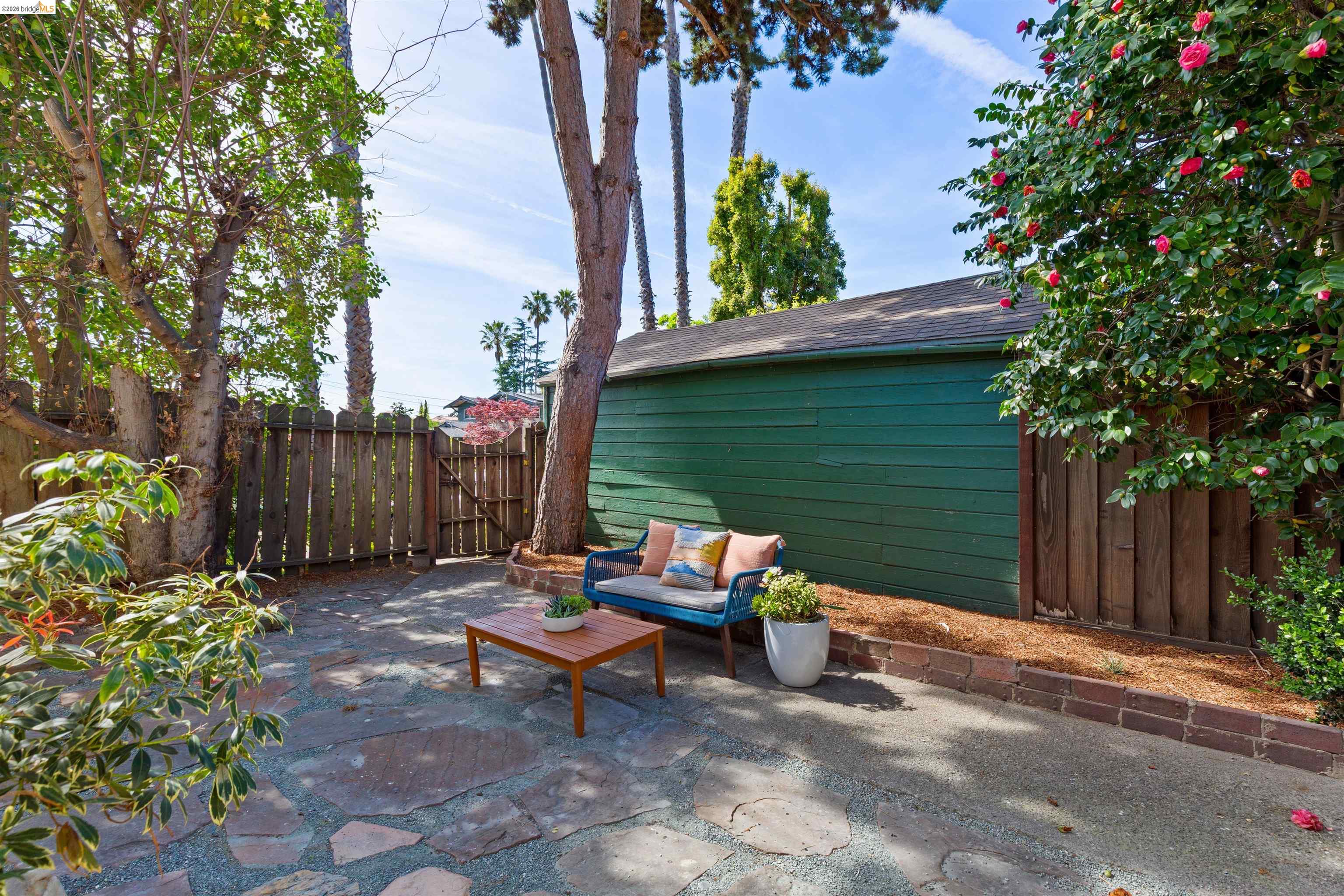 33 Ramona Ave