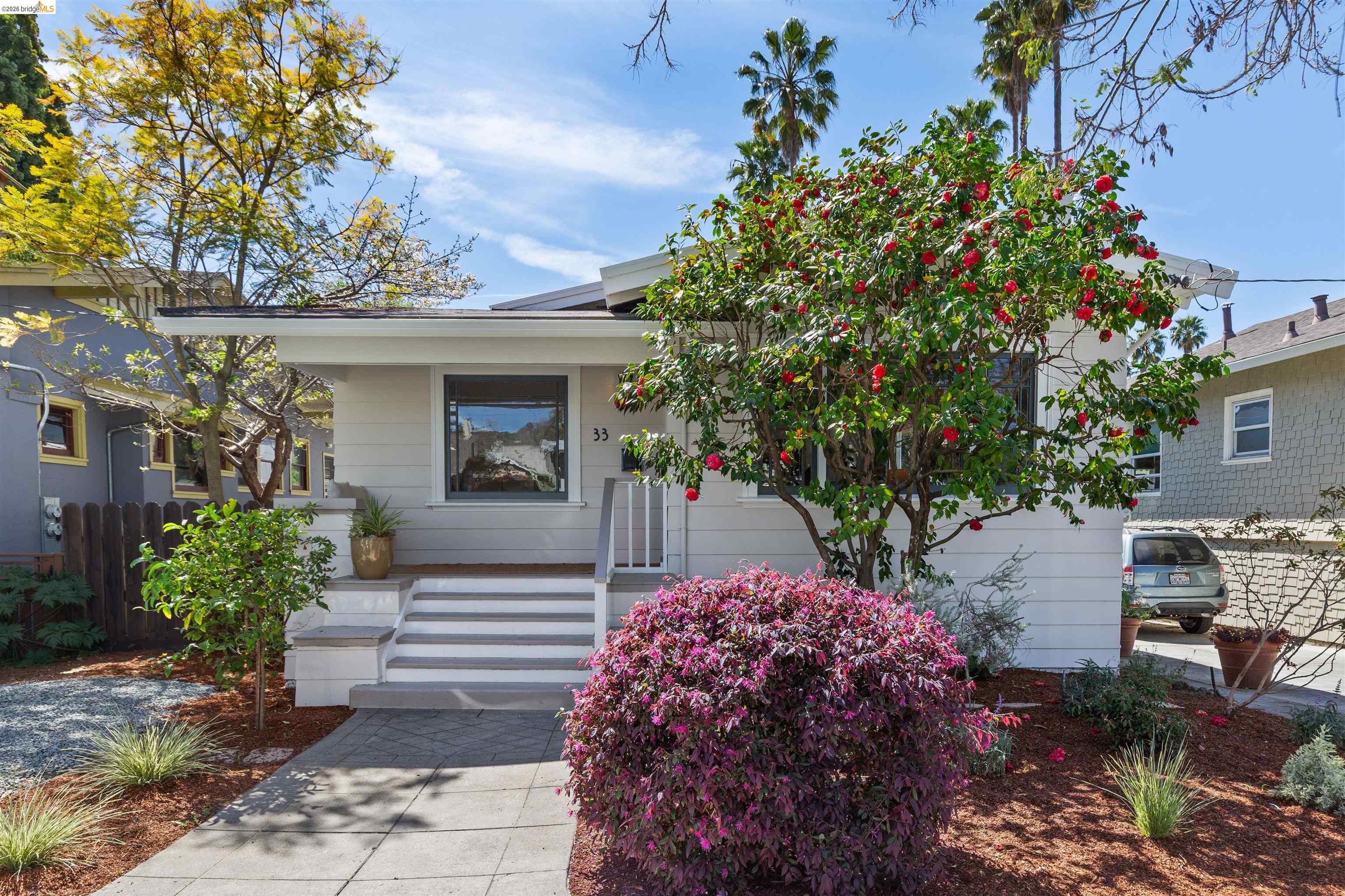 33 Ramona Ave