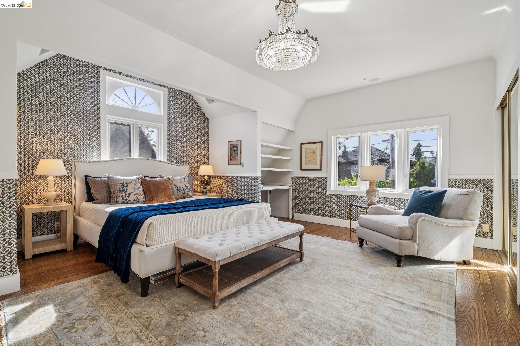 824 Paru St