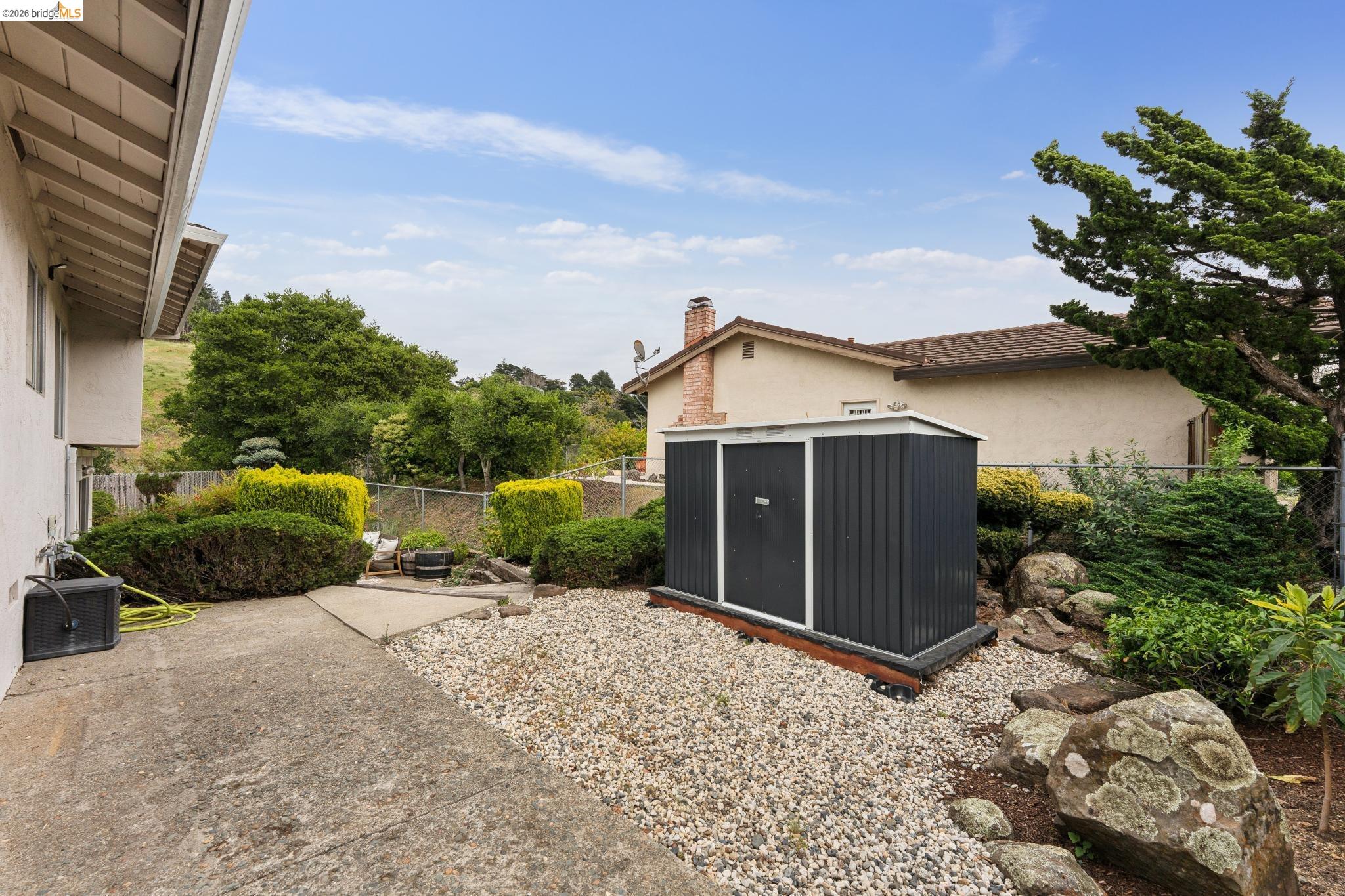 5200 Pinecrest Drive