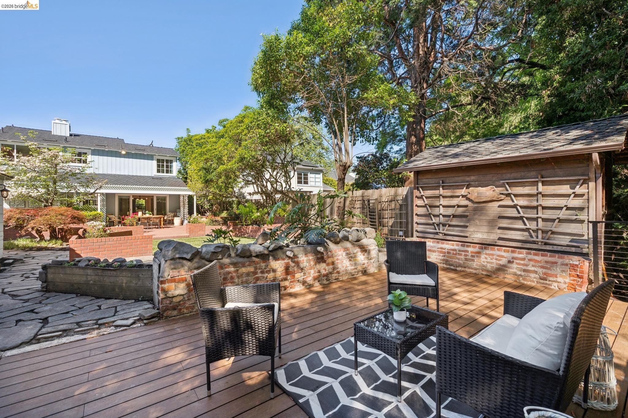 1193 Glen Dr.