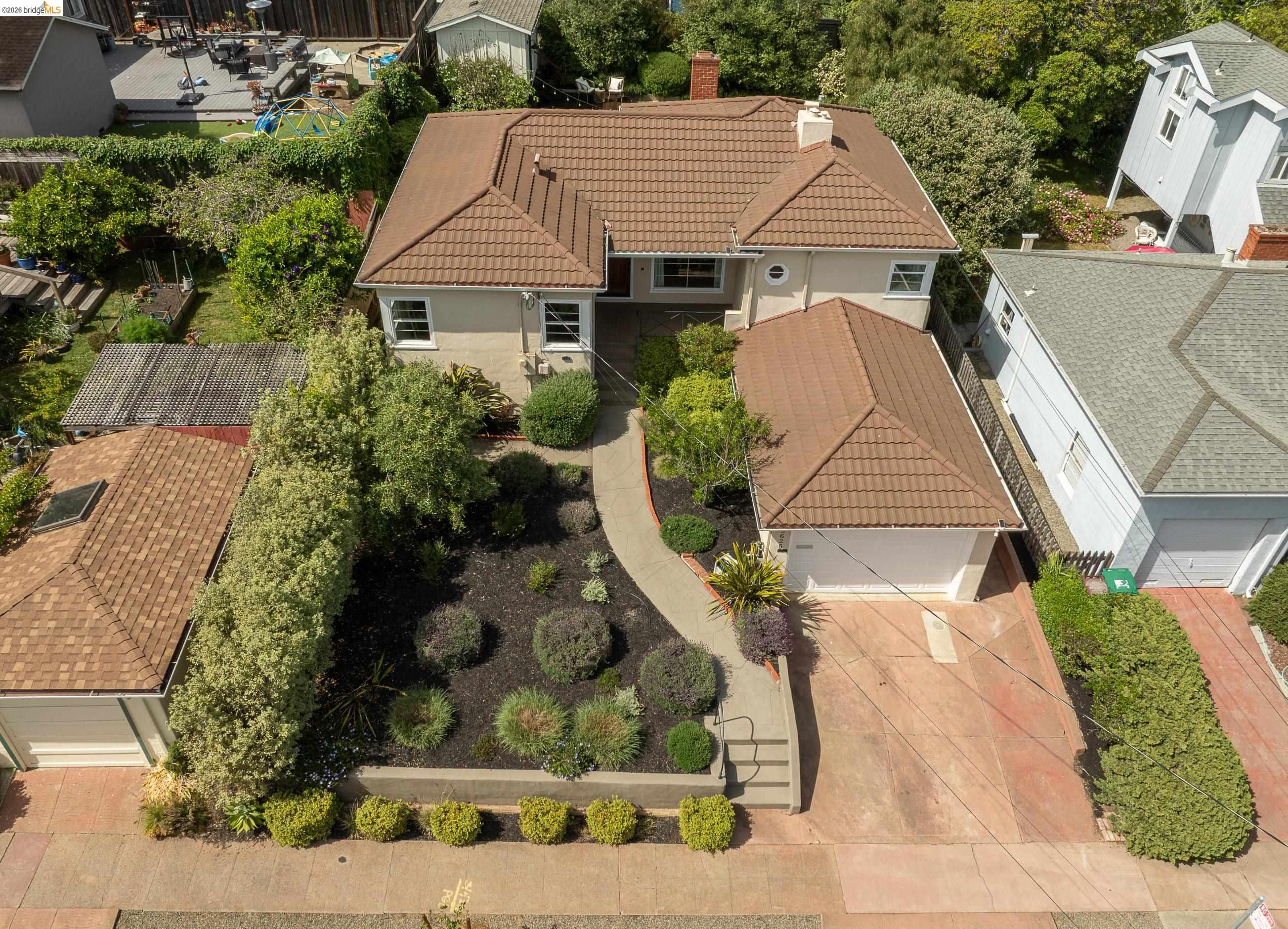 5625 Sacramento Ave