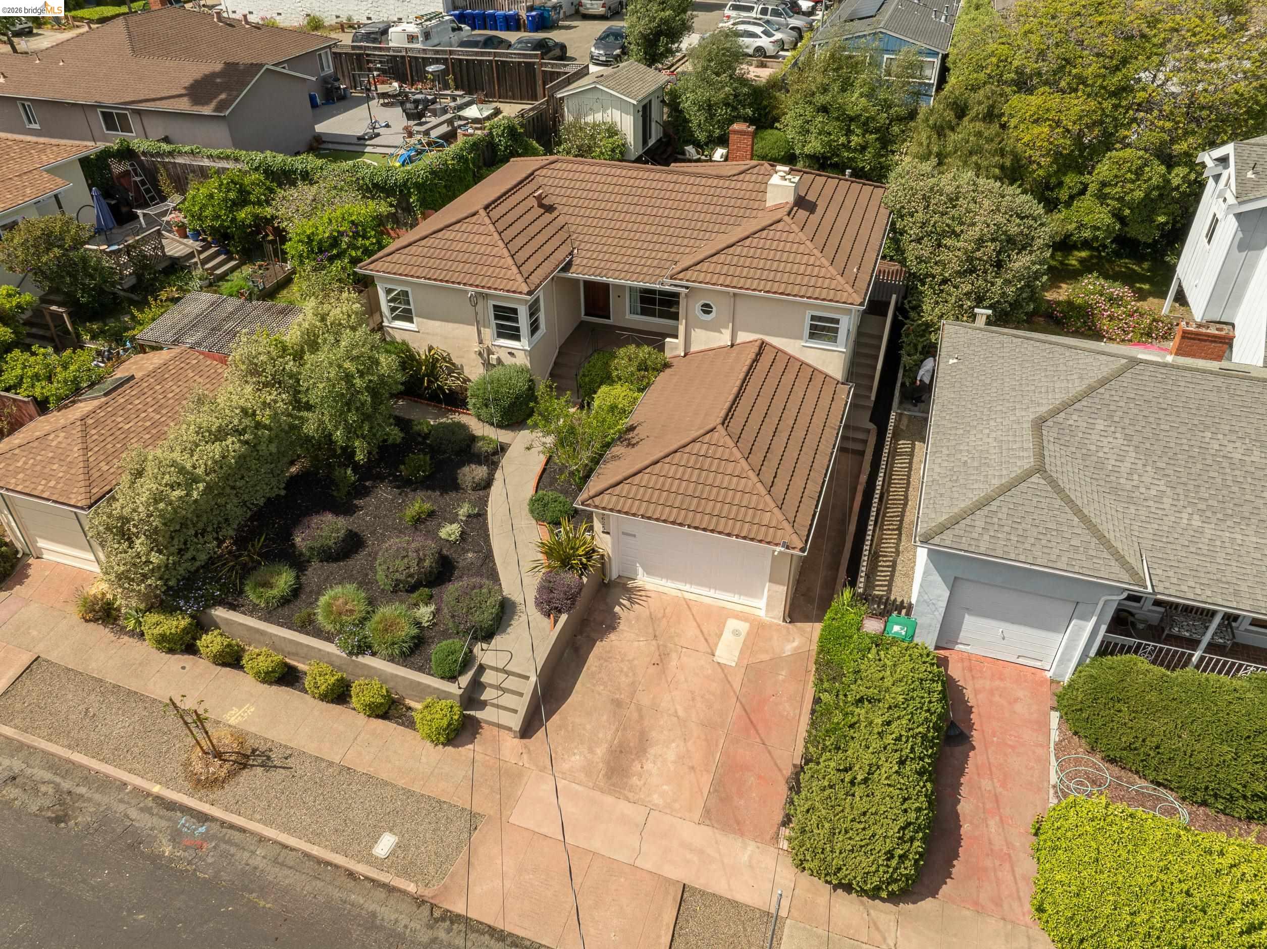 5625 Sacramento Ave