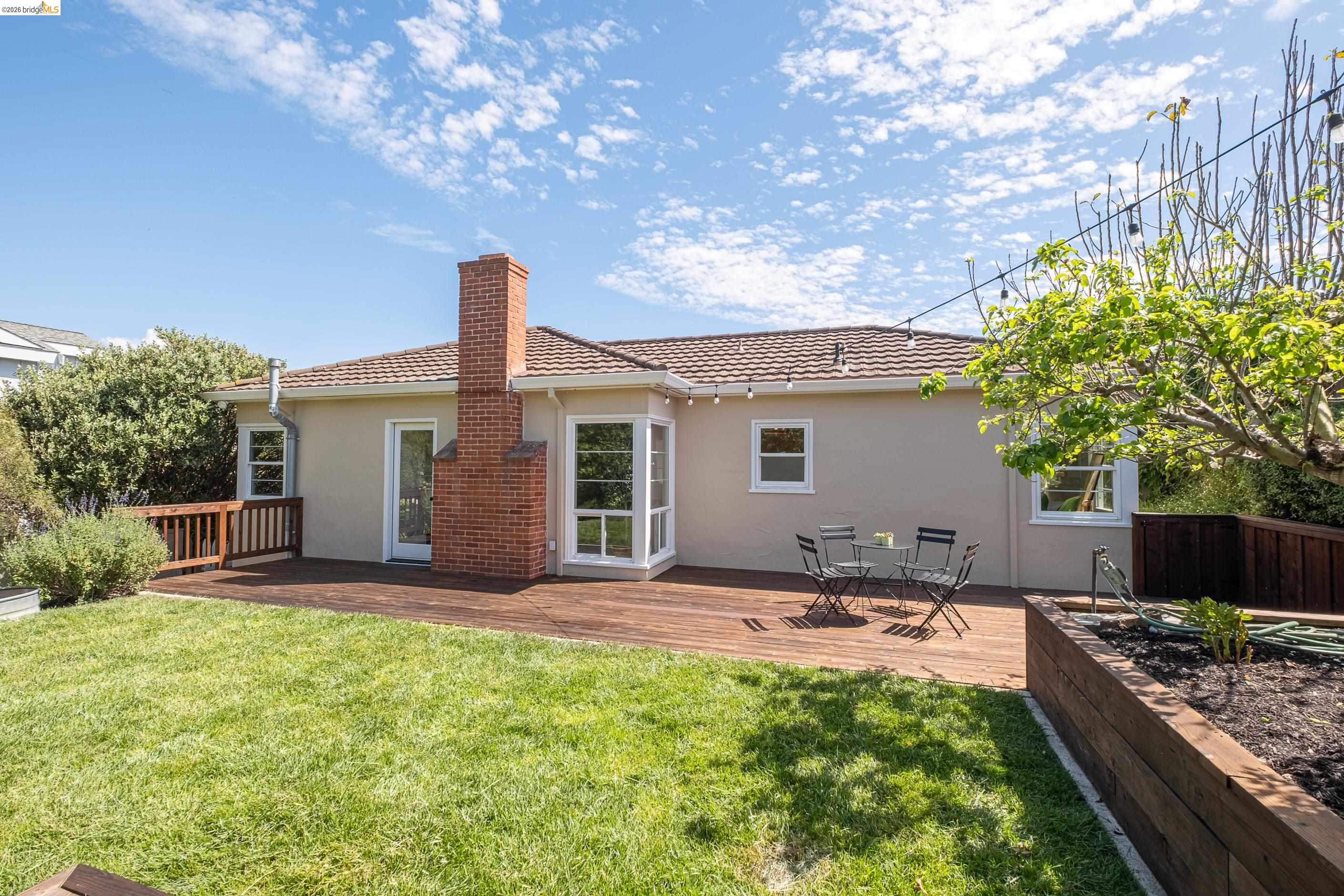 5625 Sacramento Ave