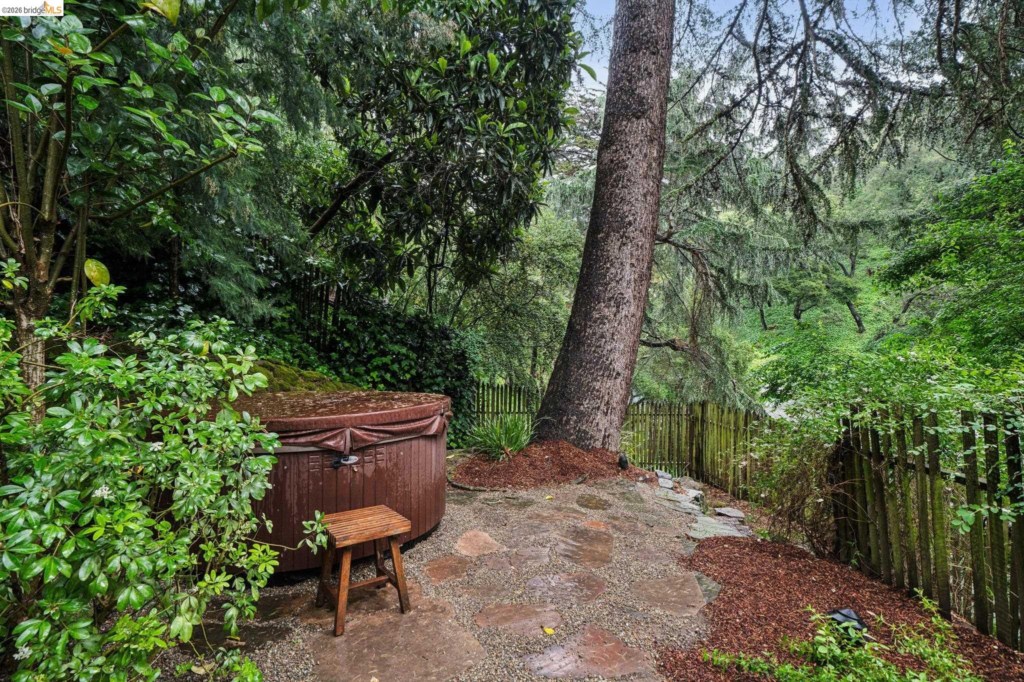 5617 Moraga
