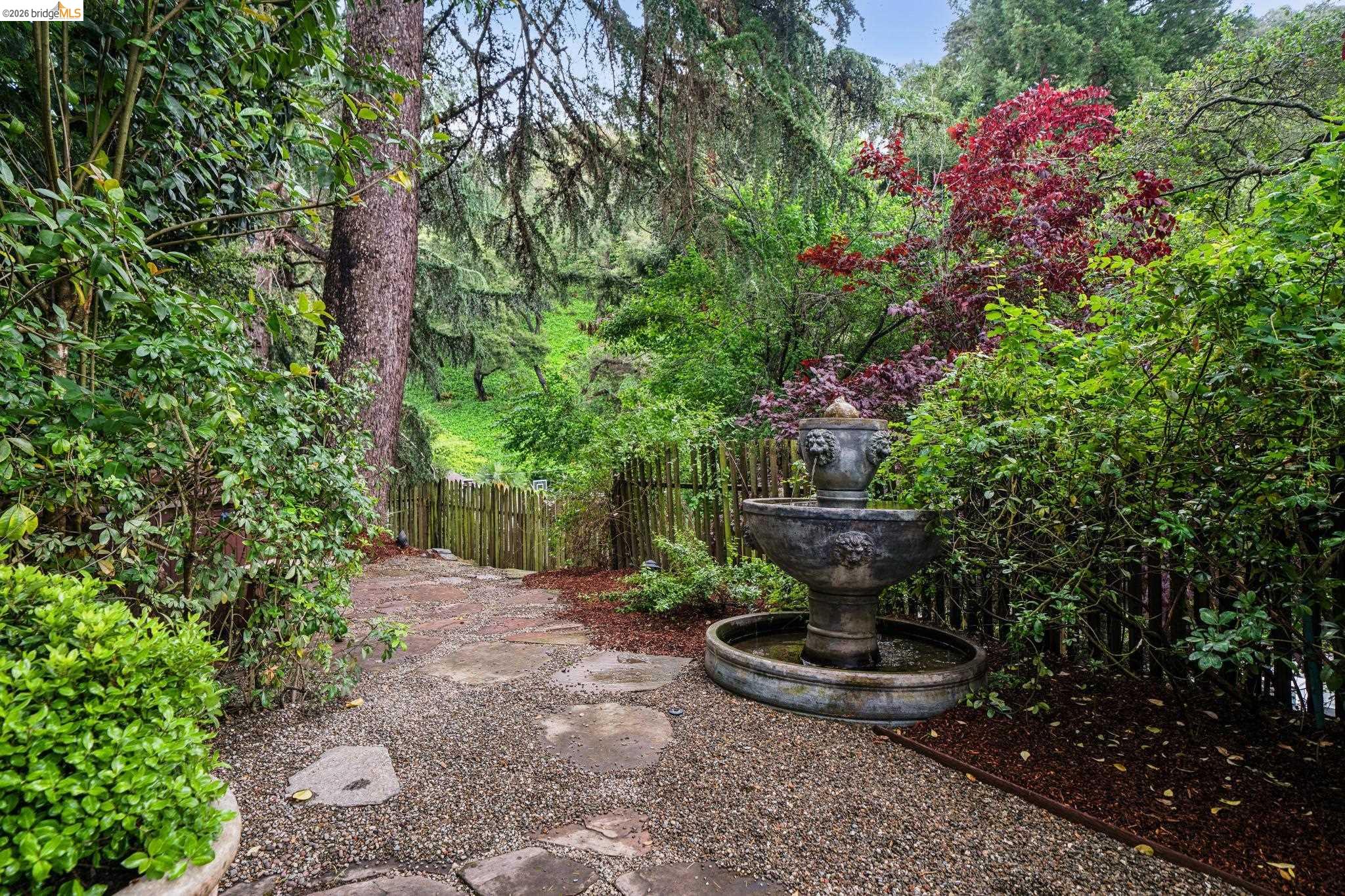 5617 Moraga