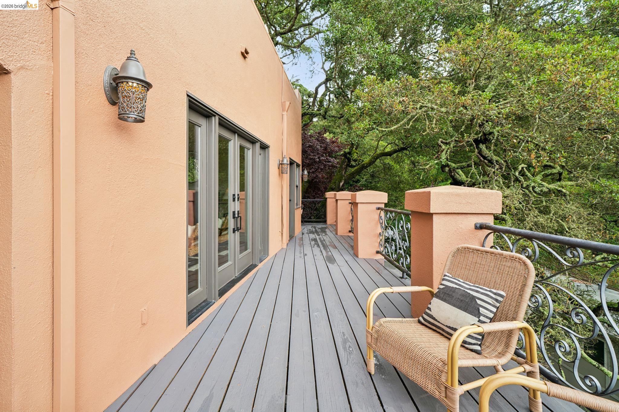 5617 Moraga