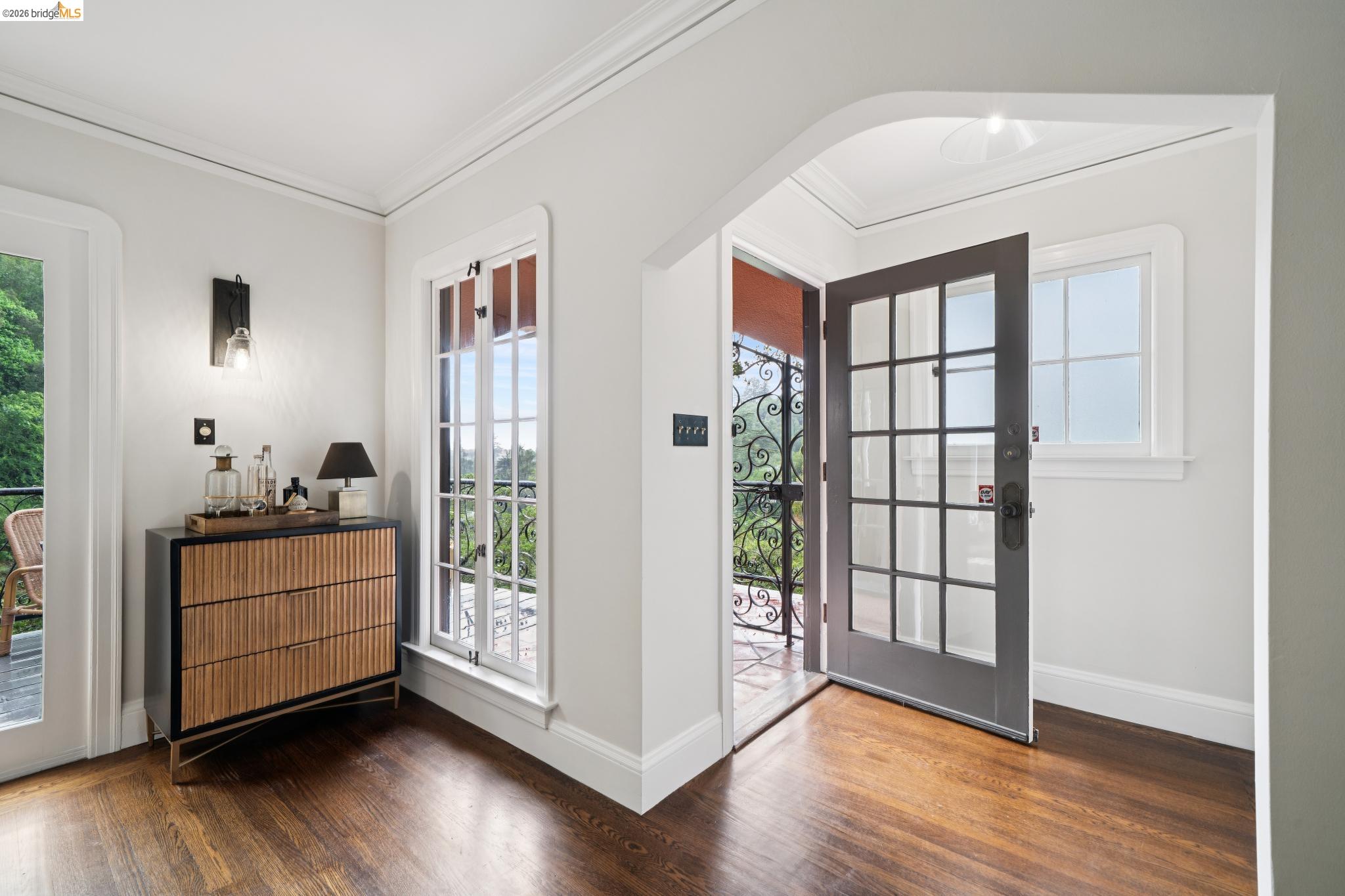 5617 Moraga