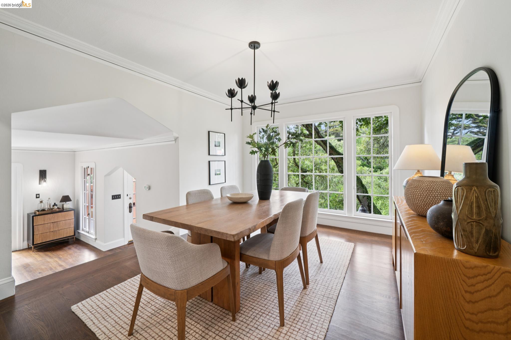 5617 Moraga
