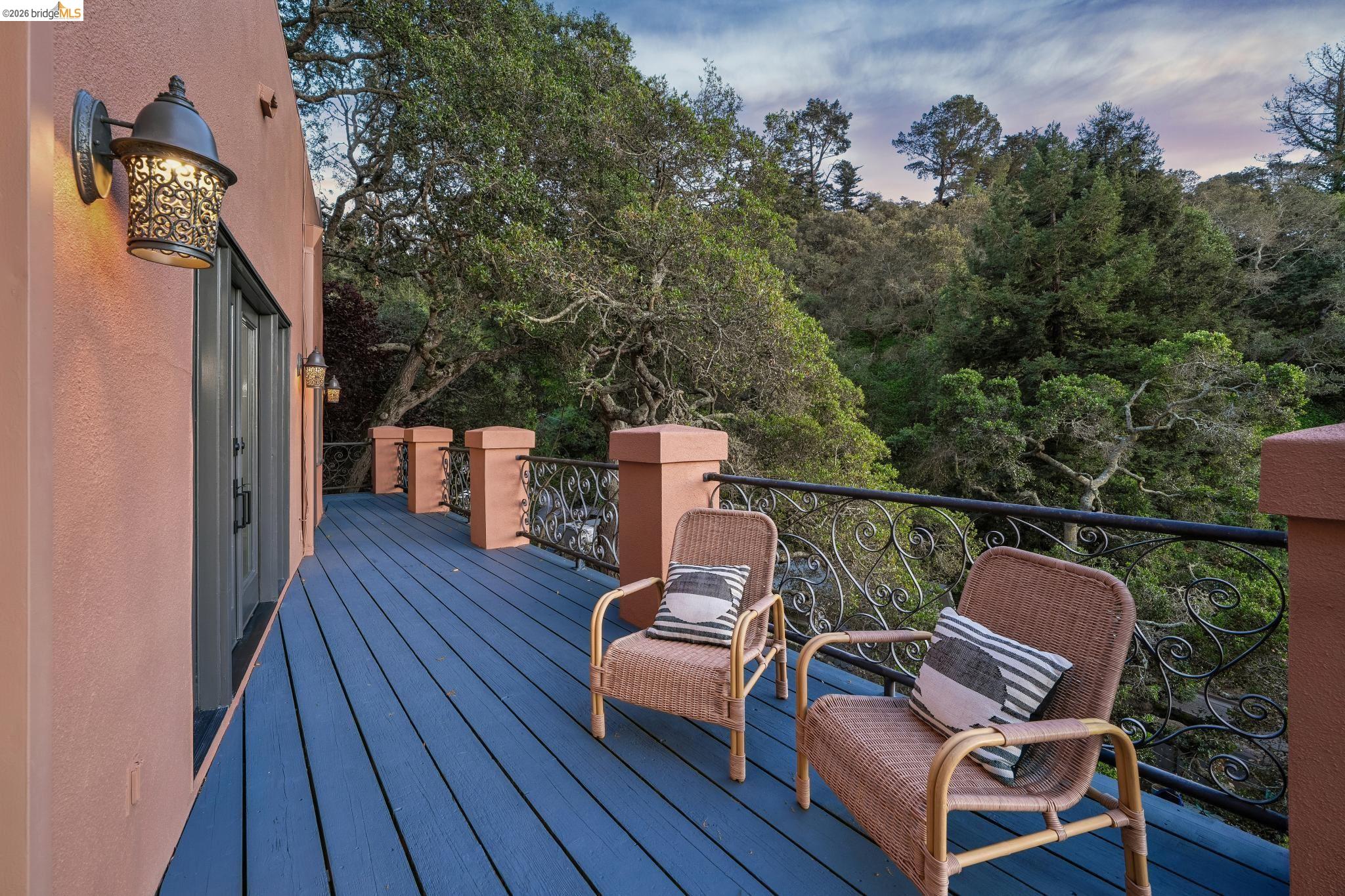 5617 Moraga