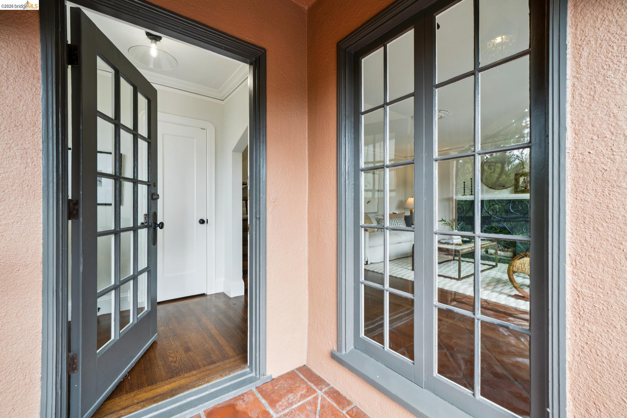 5617 Moraga
