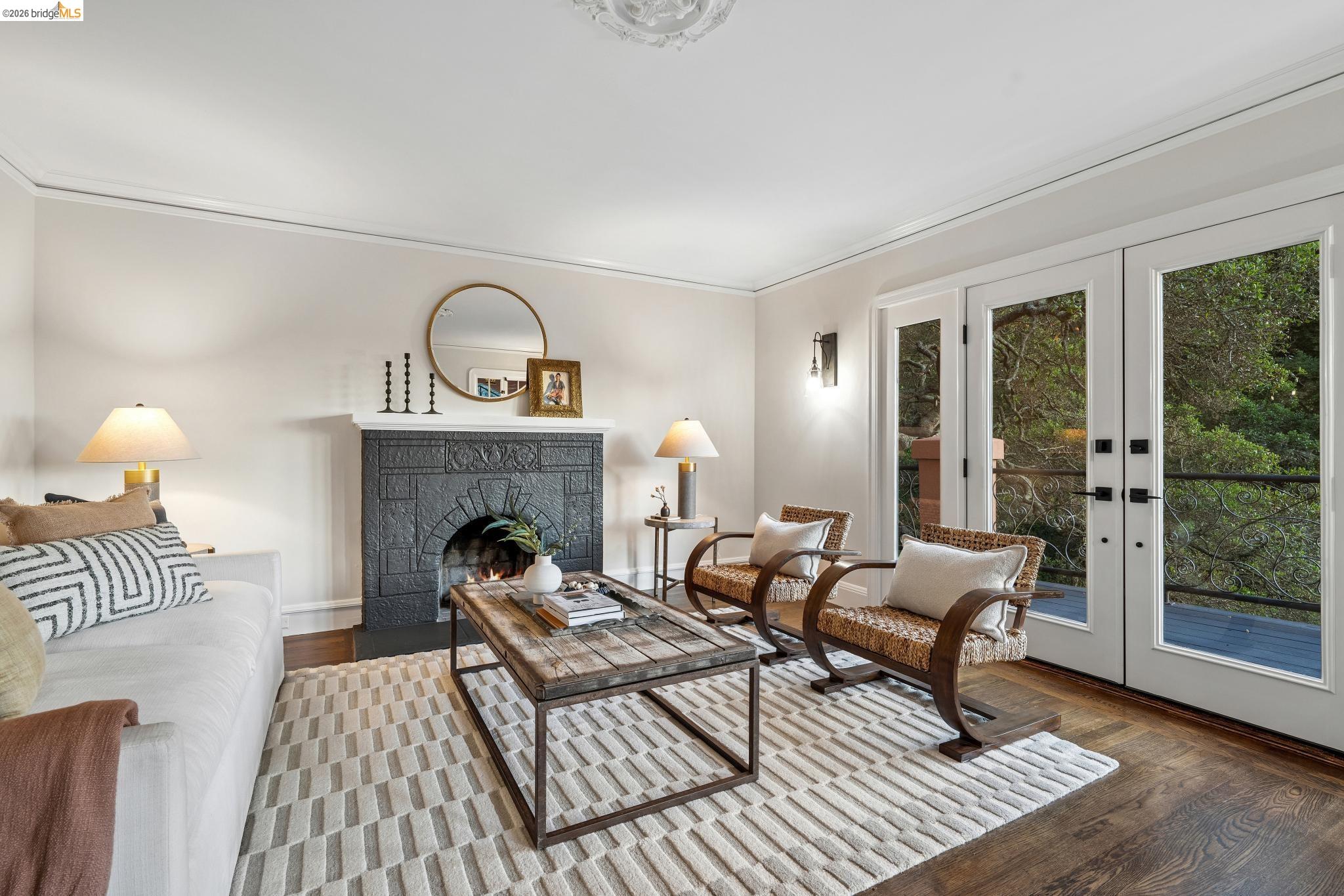 5617 Moraga