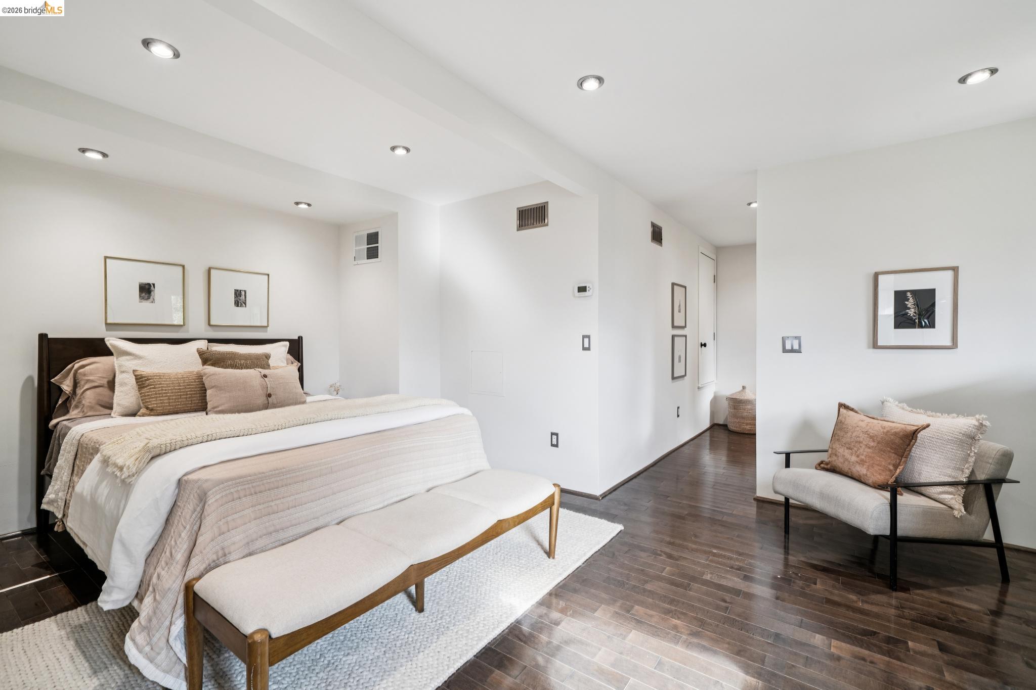 5617 Moraga