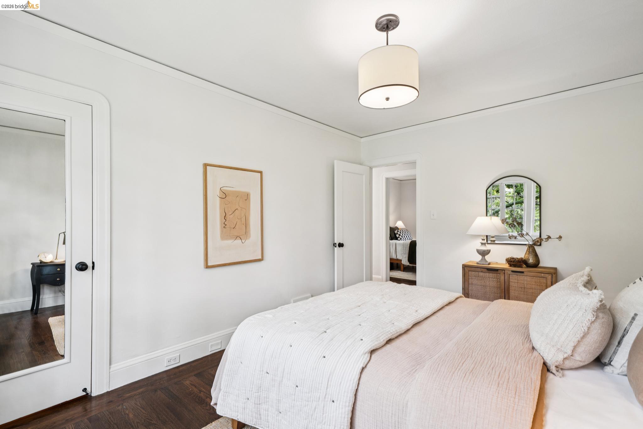 5617 Moraga