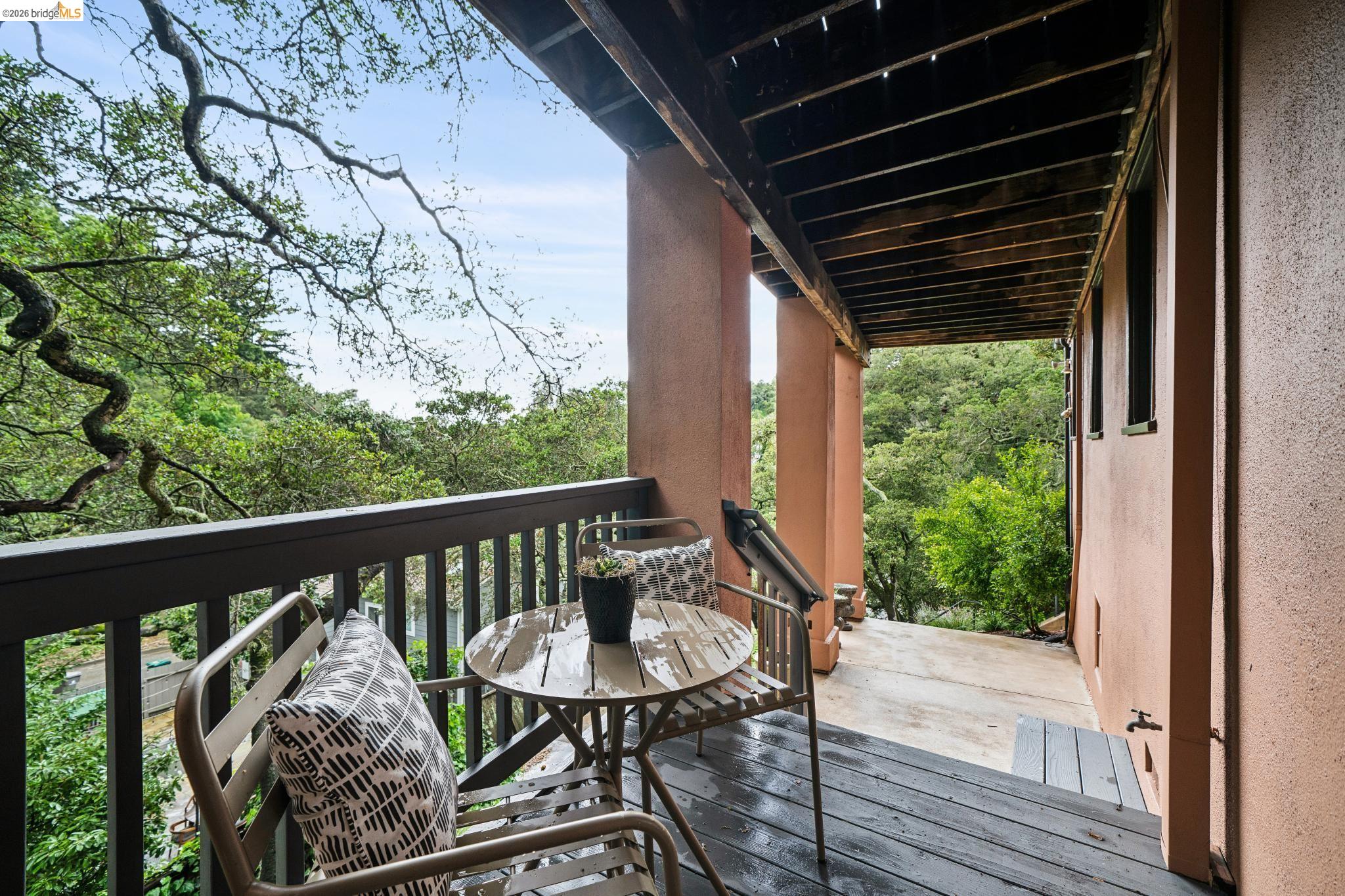 5617 Moraga