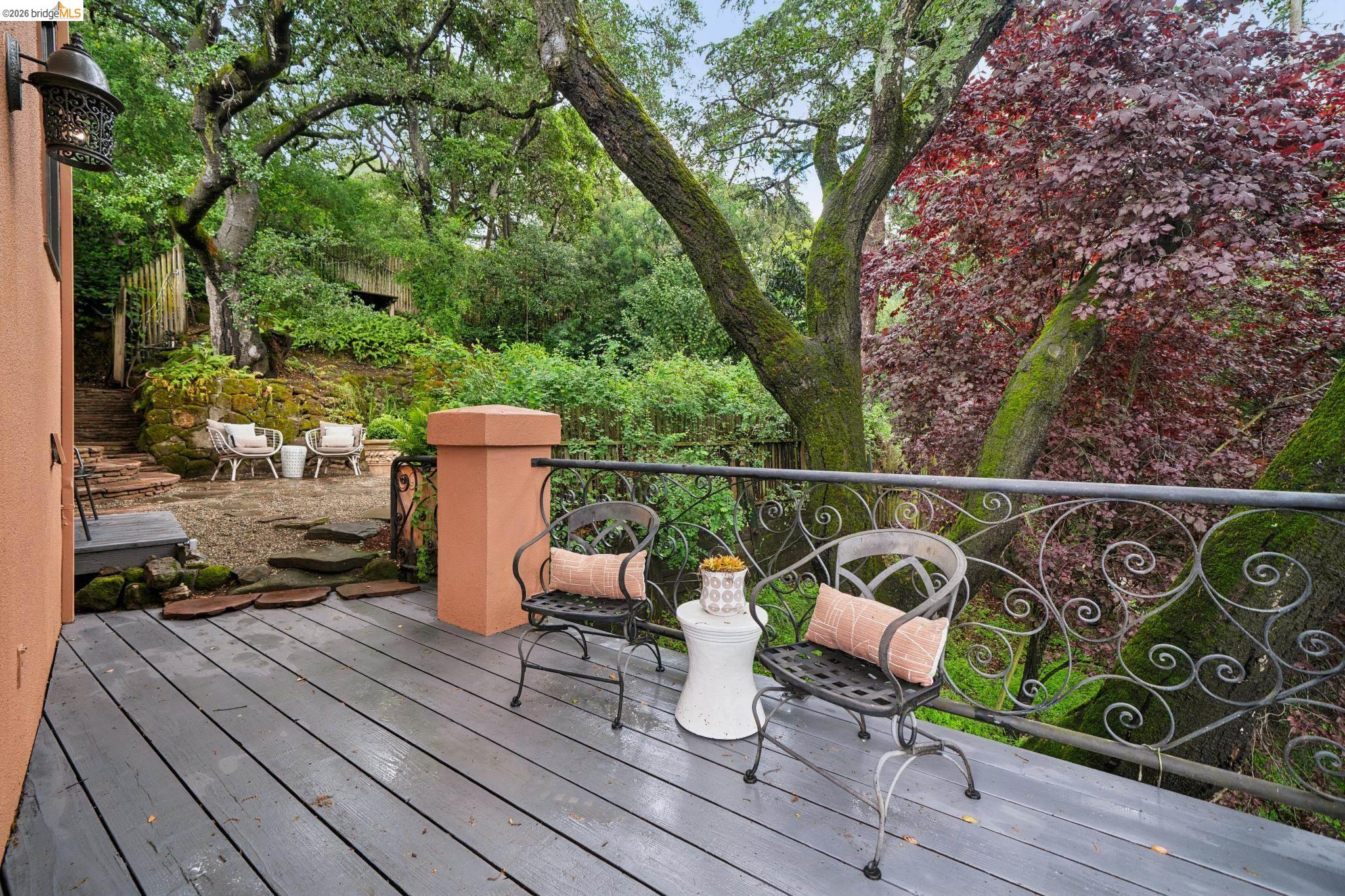 5617 Moraga