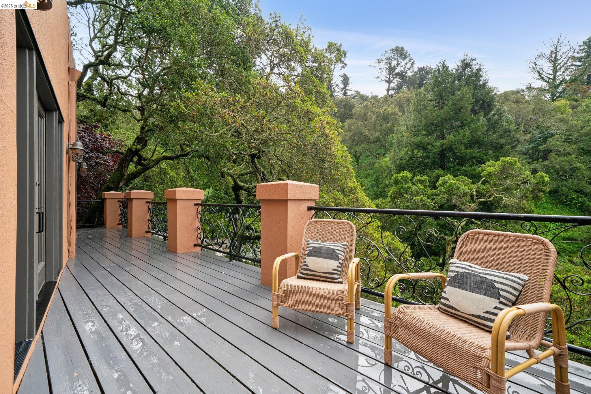 5617 Moraga