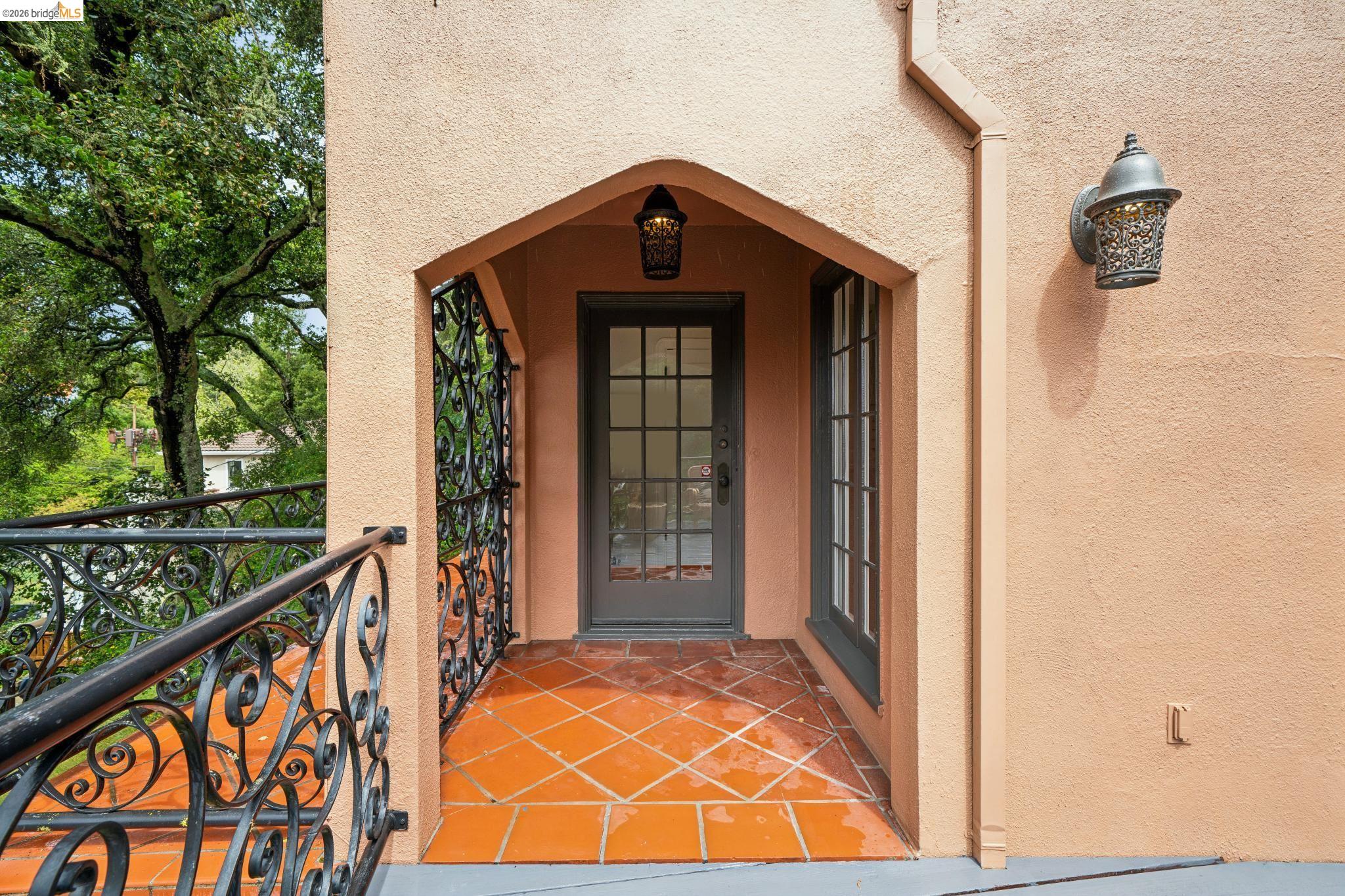 5617 Moraga