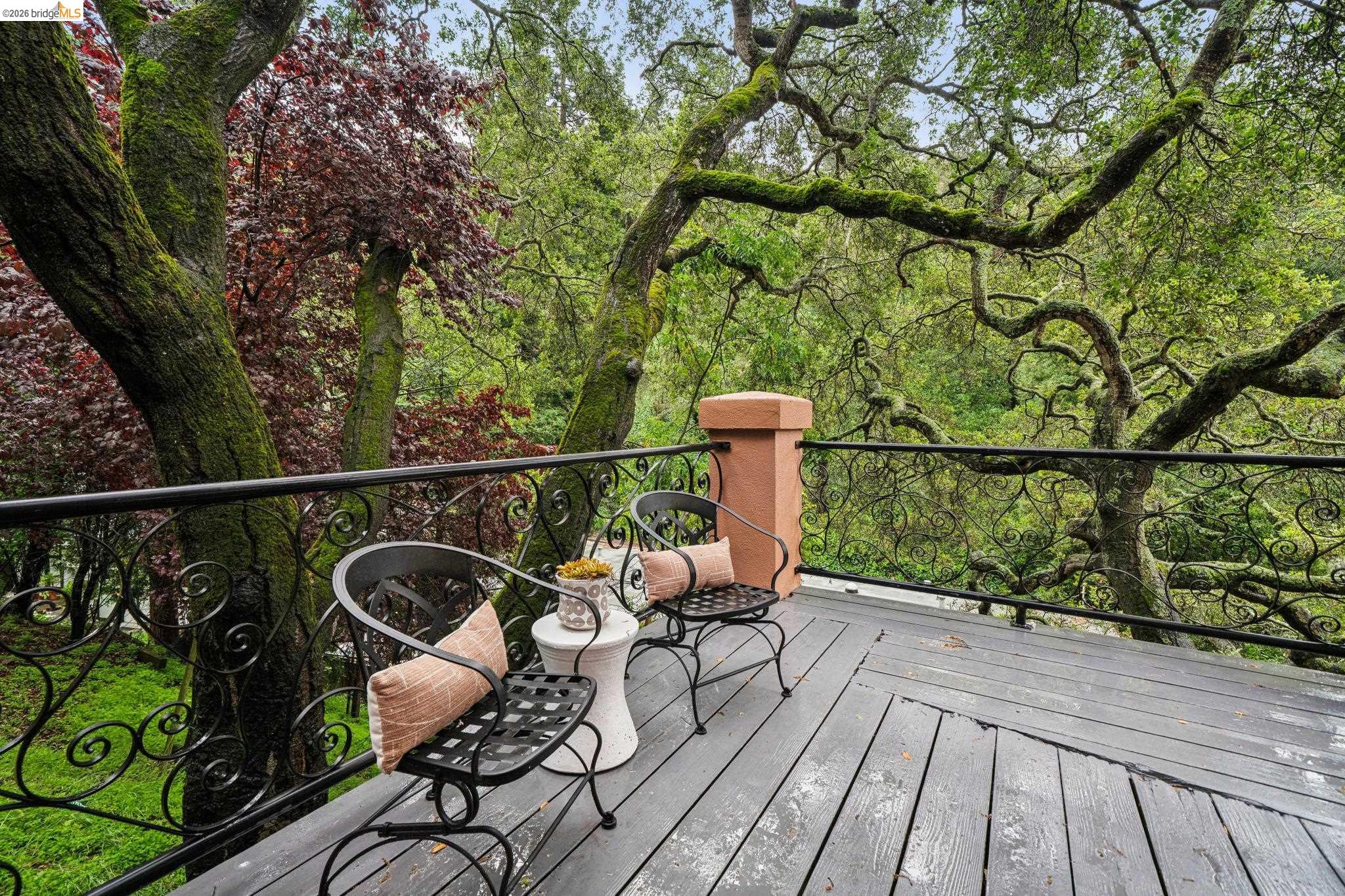 5617 Moraga
