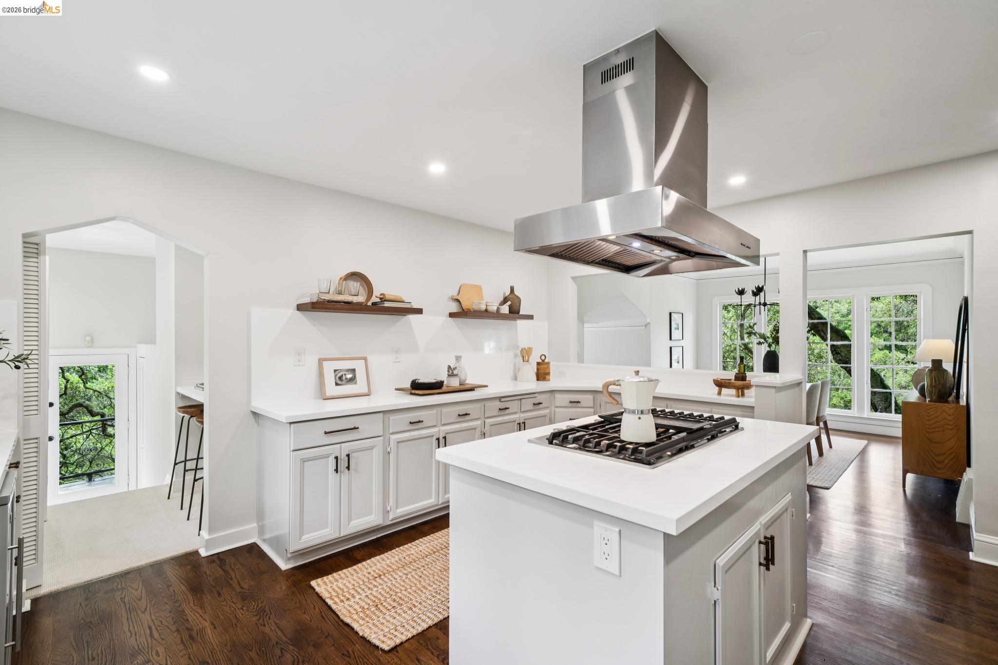 5617 Moraga
