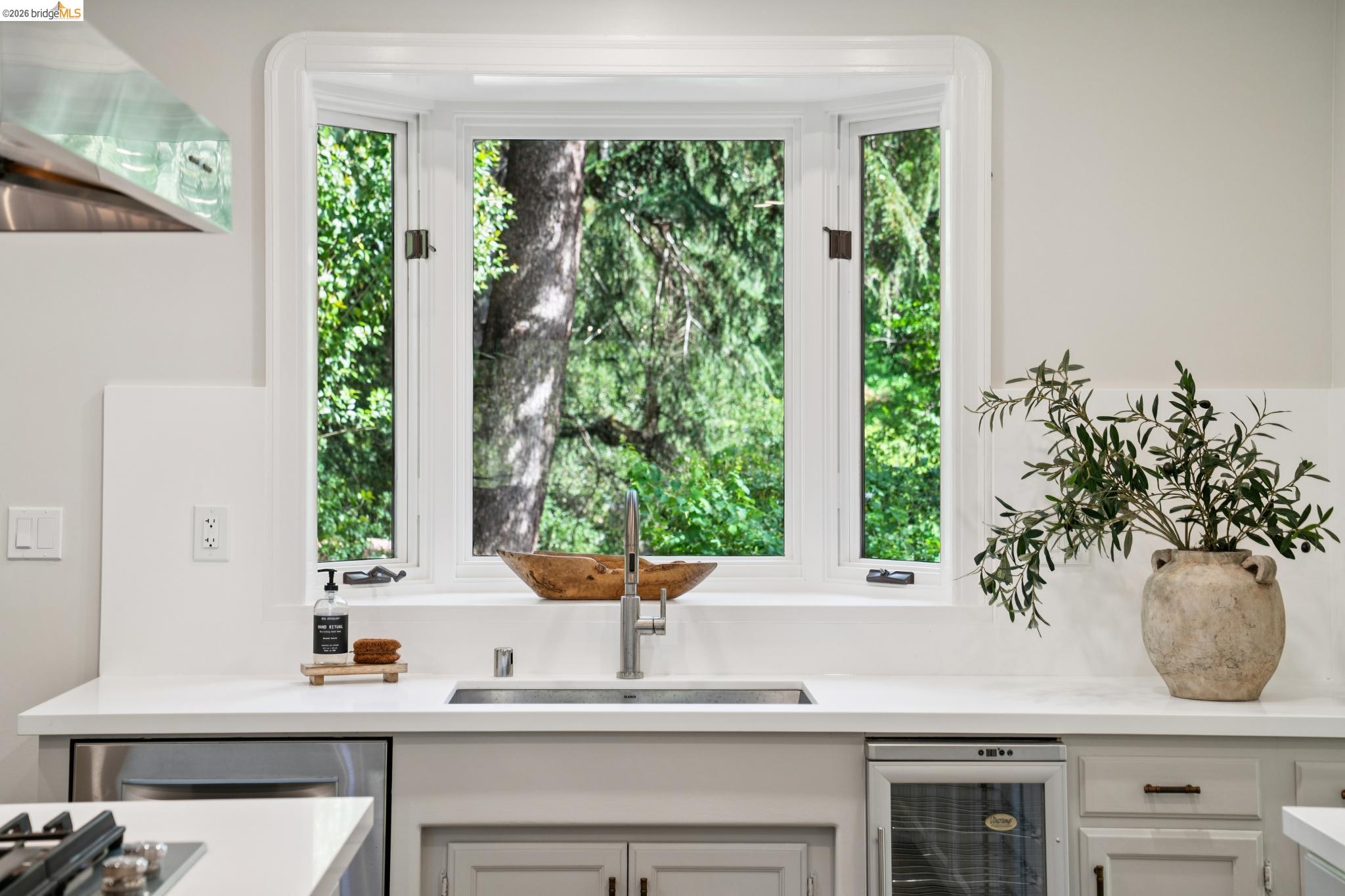 5617 Moraga
