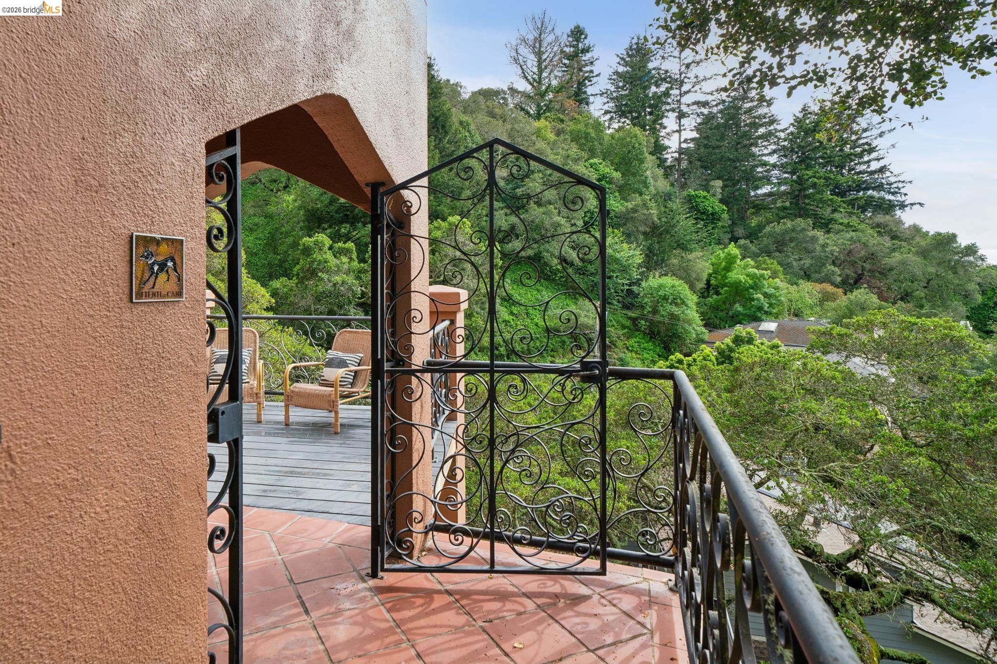 5617 Moraga