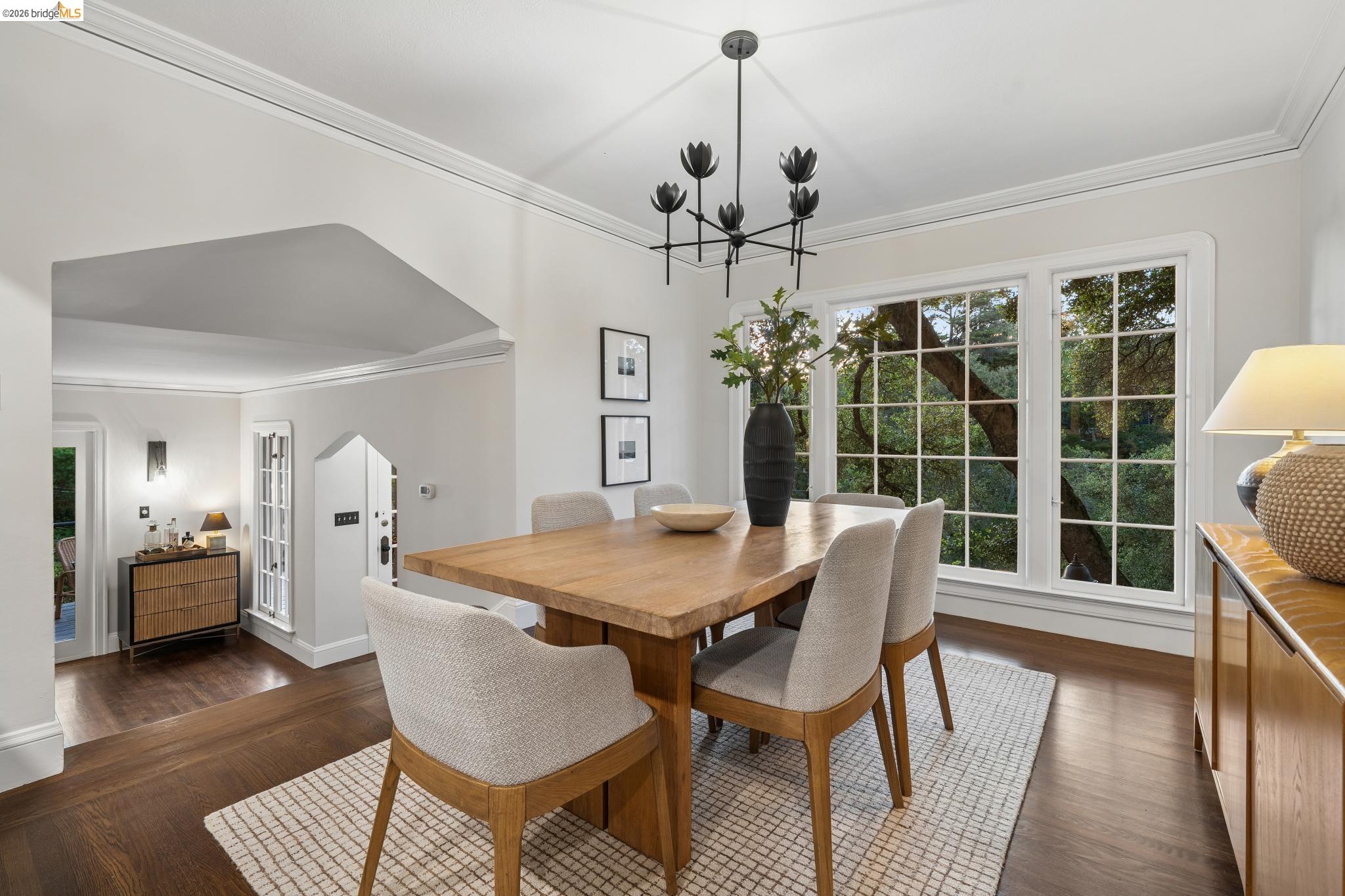5617 Moraga
