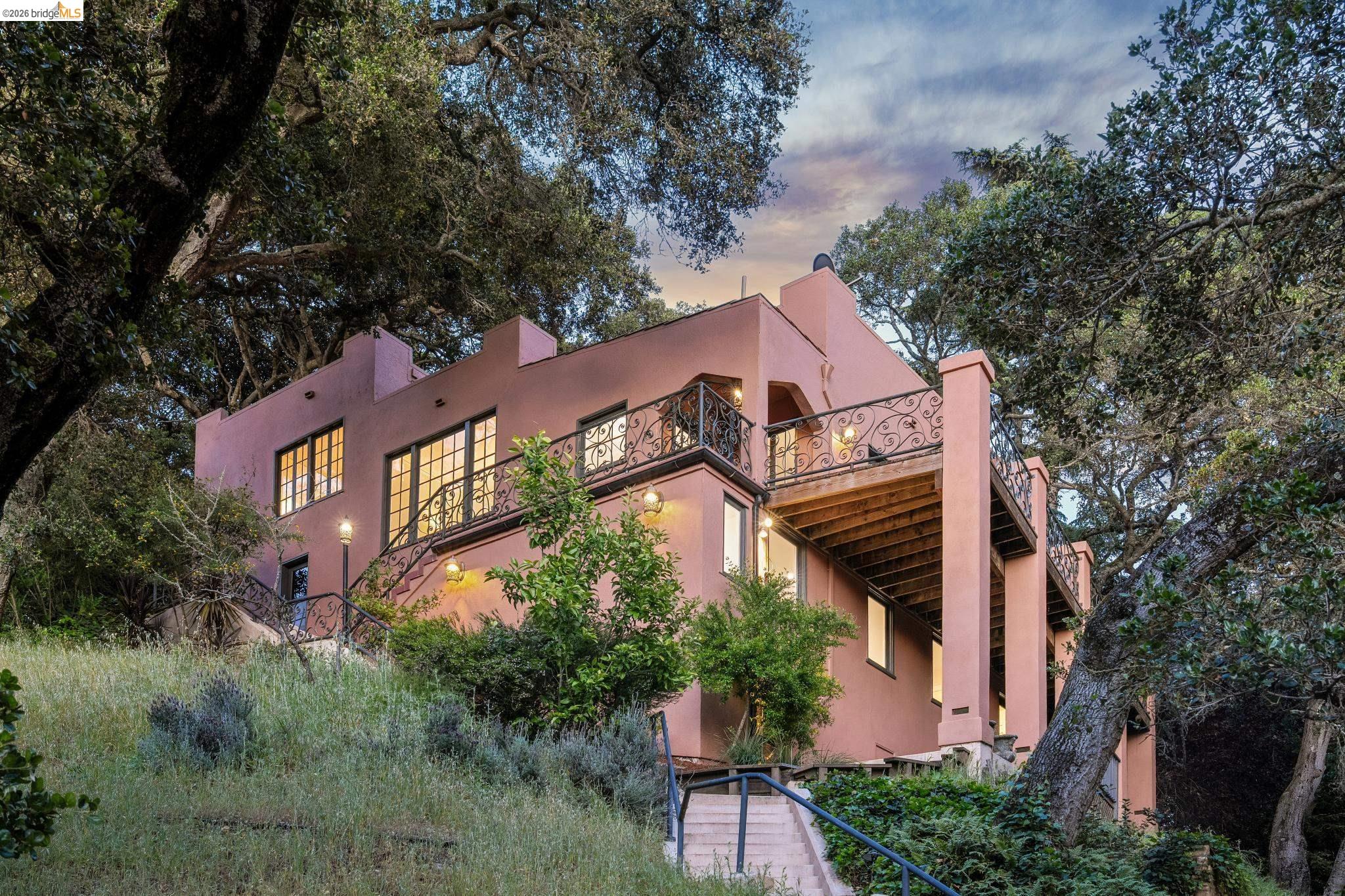 5617 Moraga
