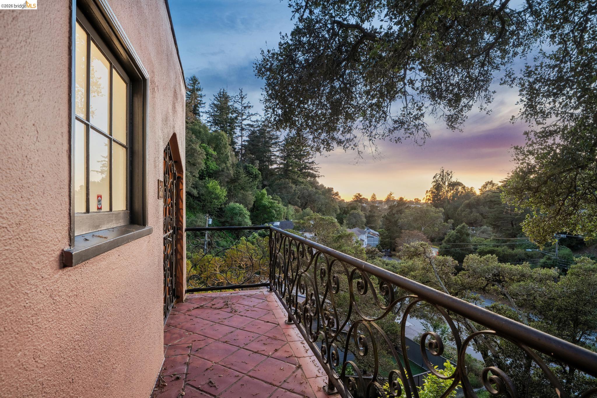 5617 Moraga