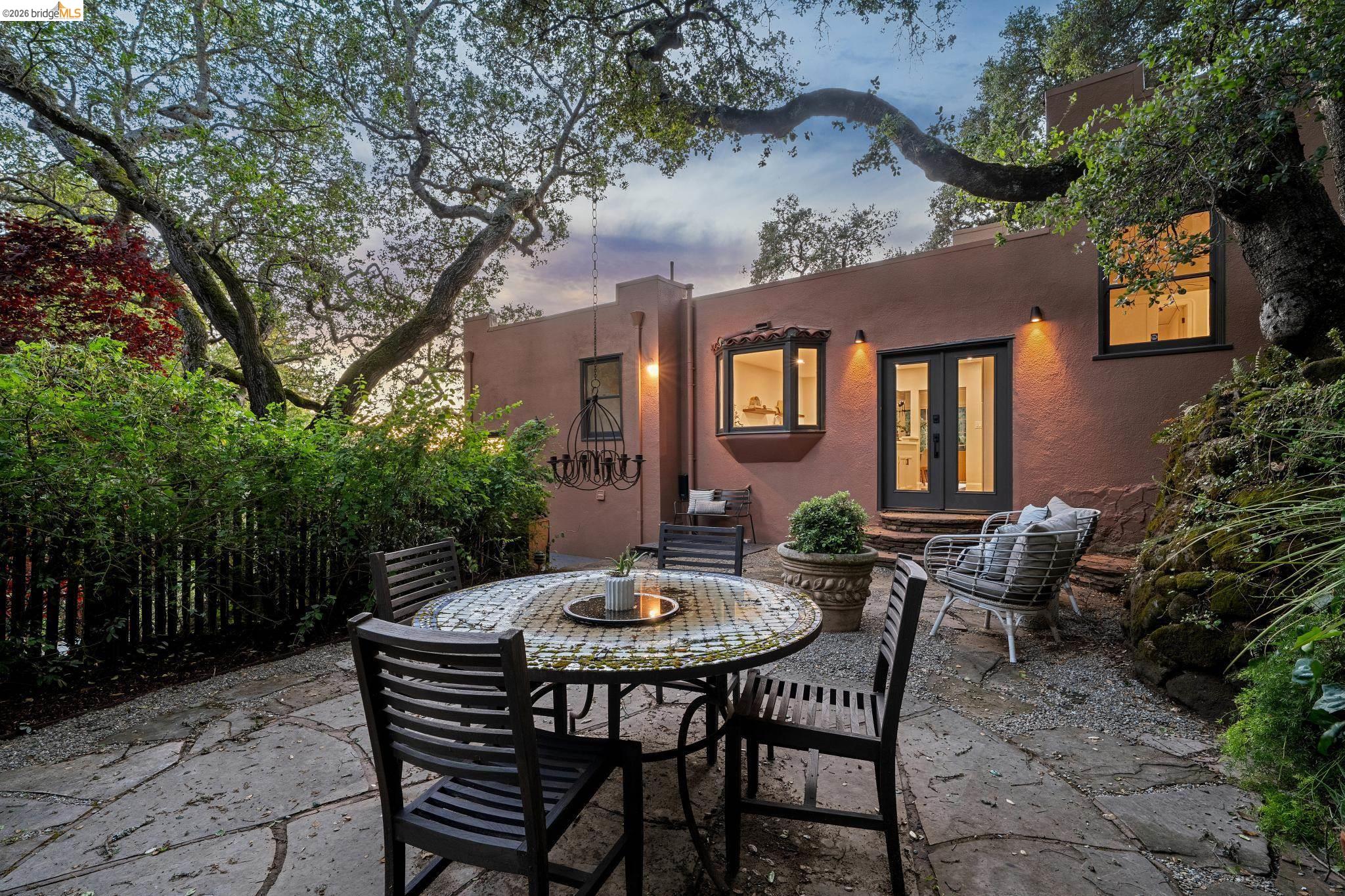 5617 Moraga