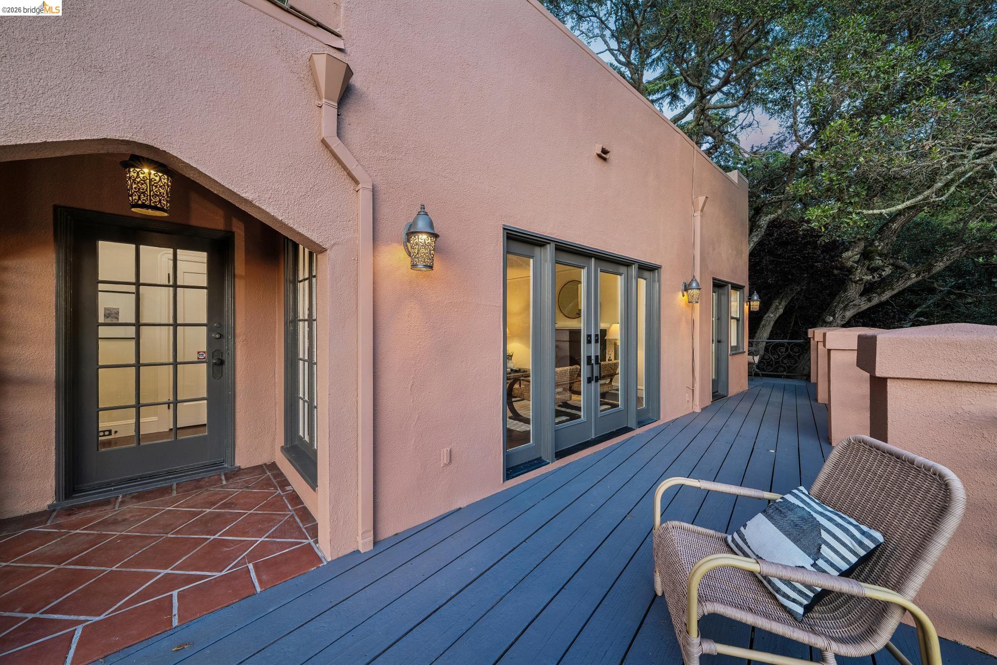 5617 Moraga