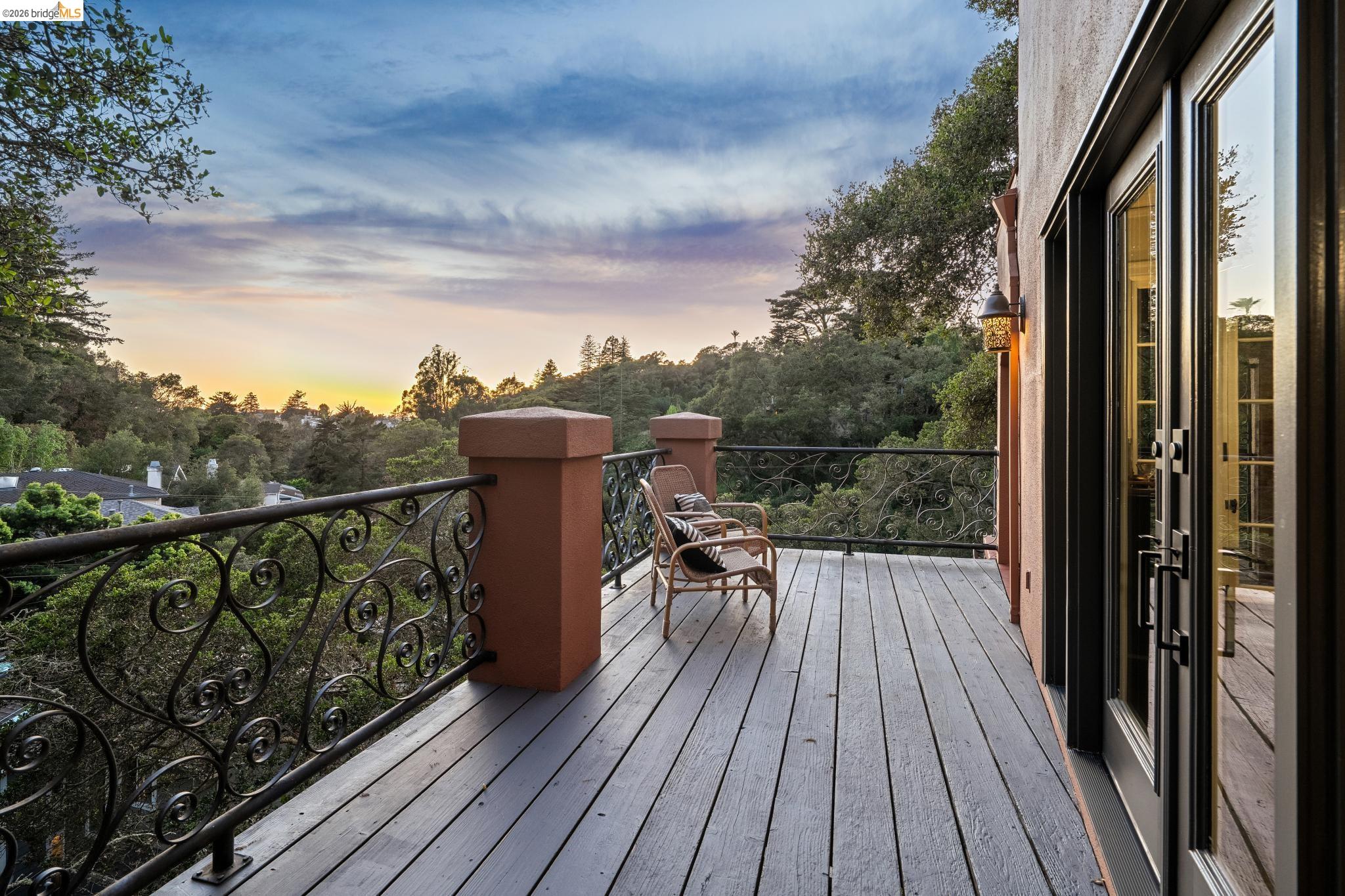 5617 Moraga