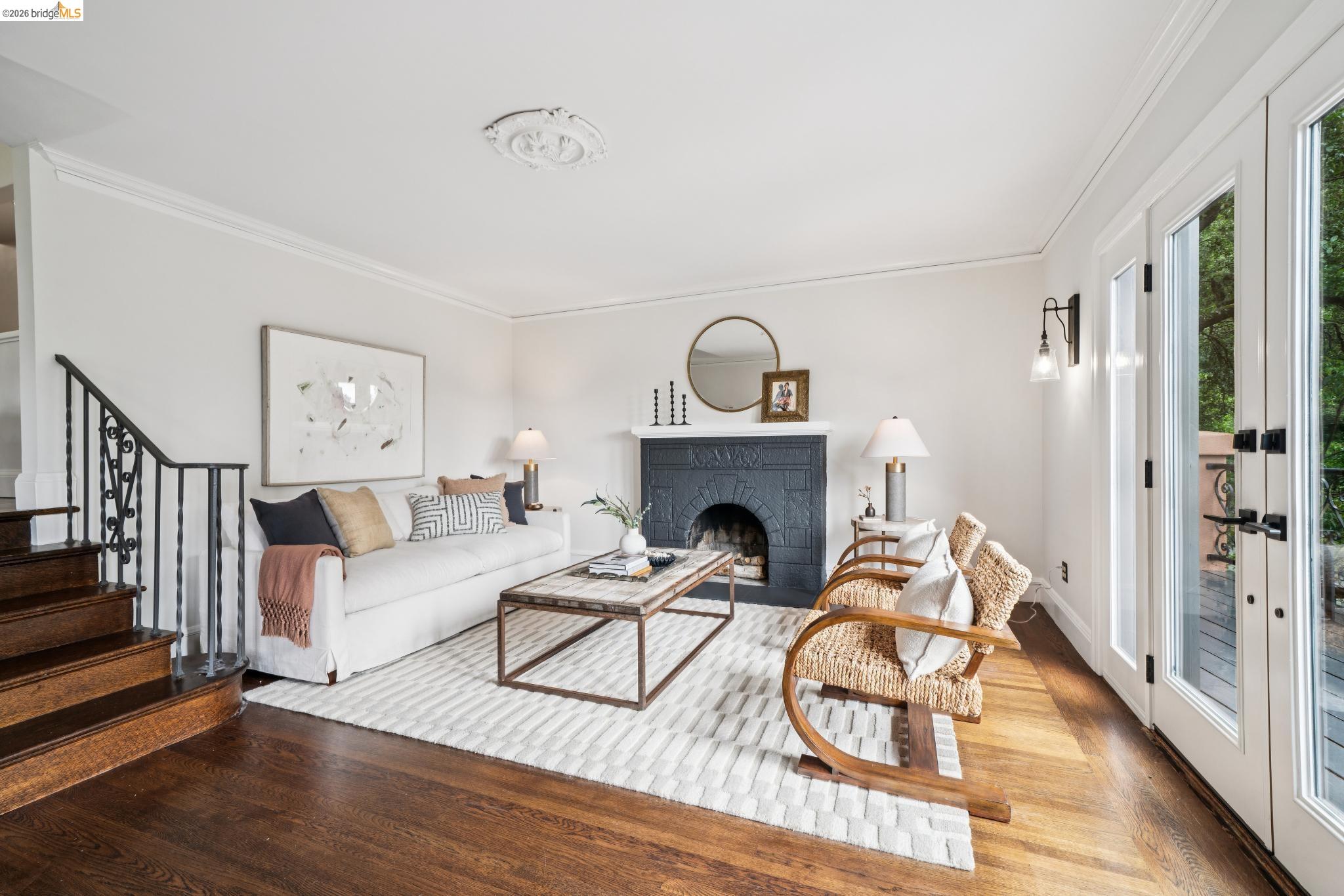 5617 Moraga