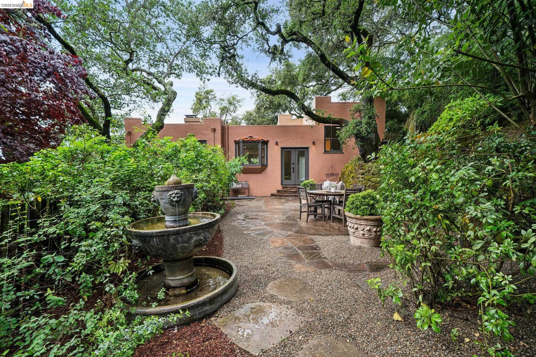 5617 Moraga