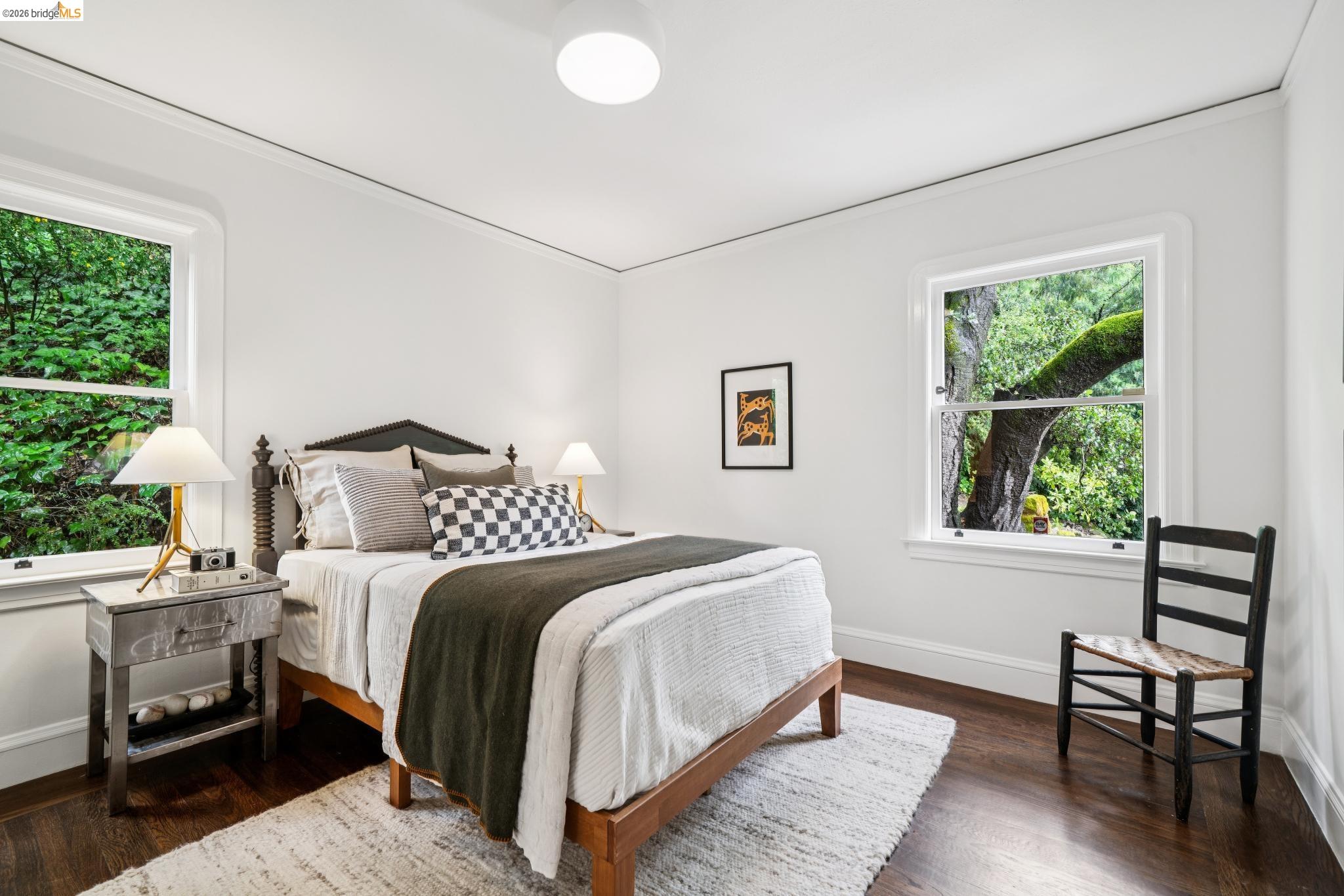 5617 Moraga