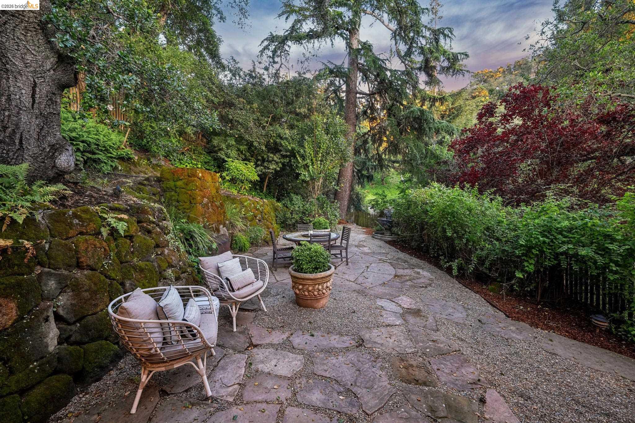 5617 Moraga