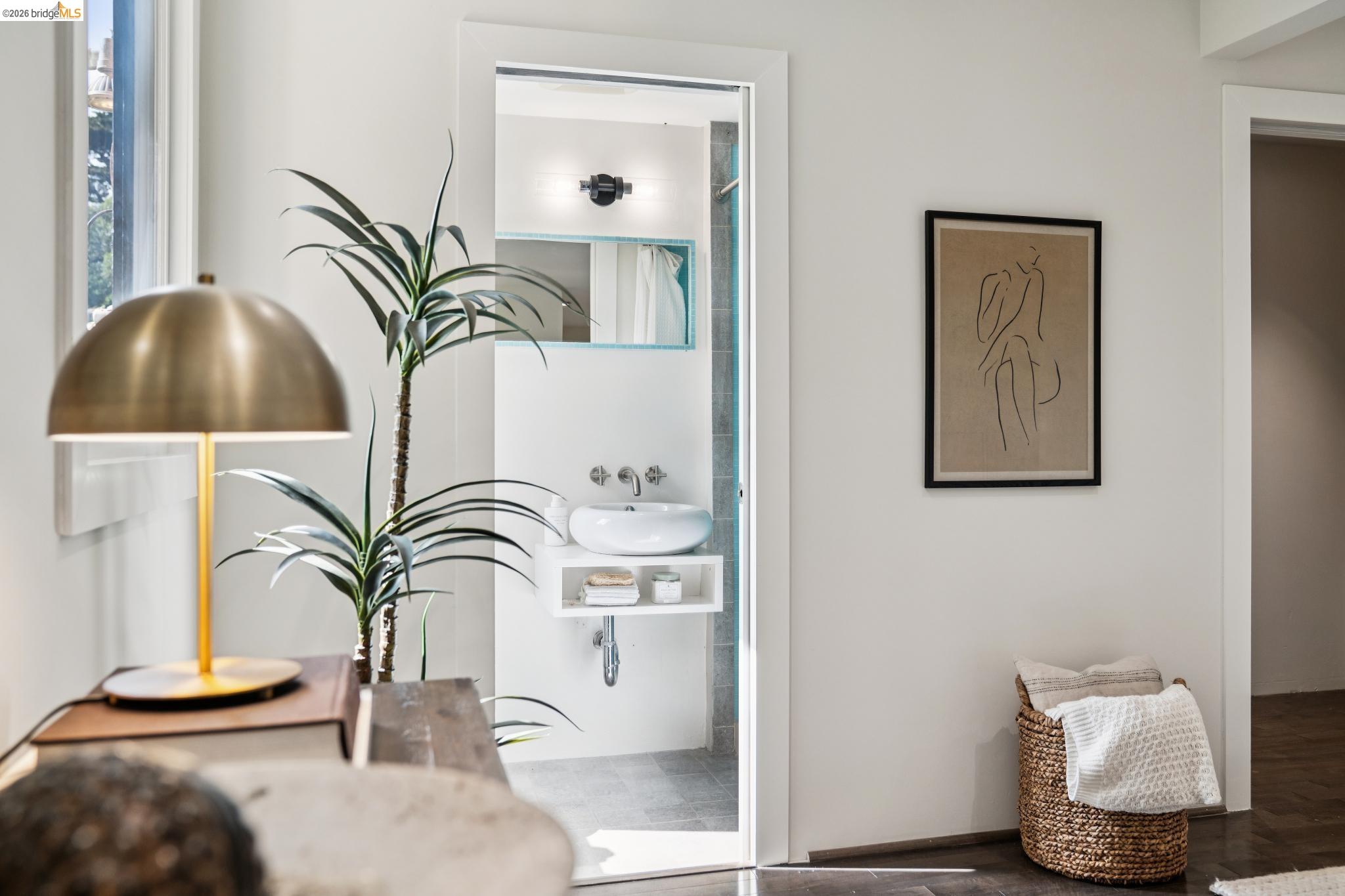 5617 Moraga