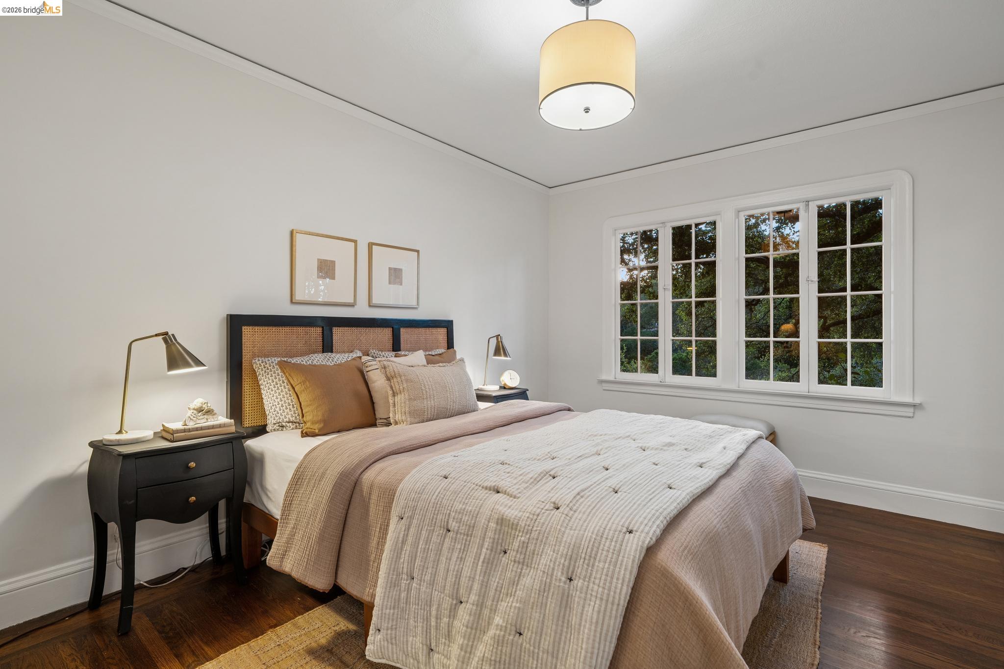 5617 Moraga