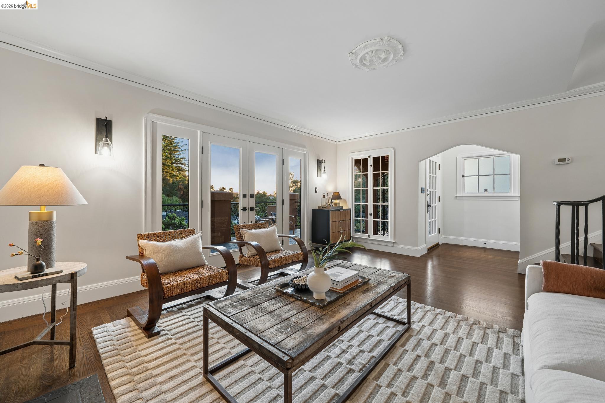 5617 Moraga