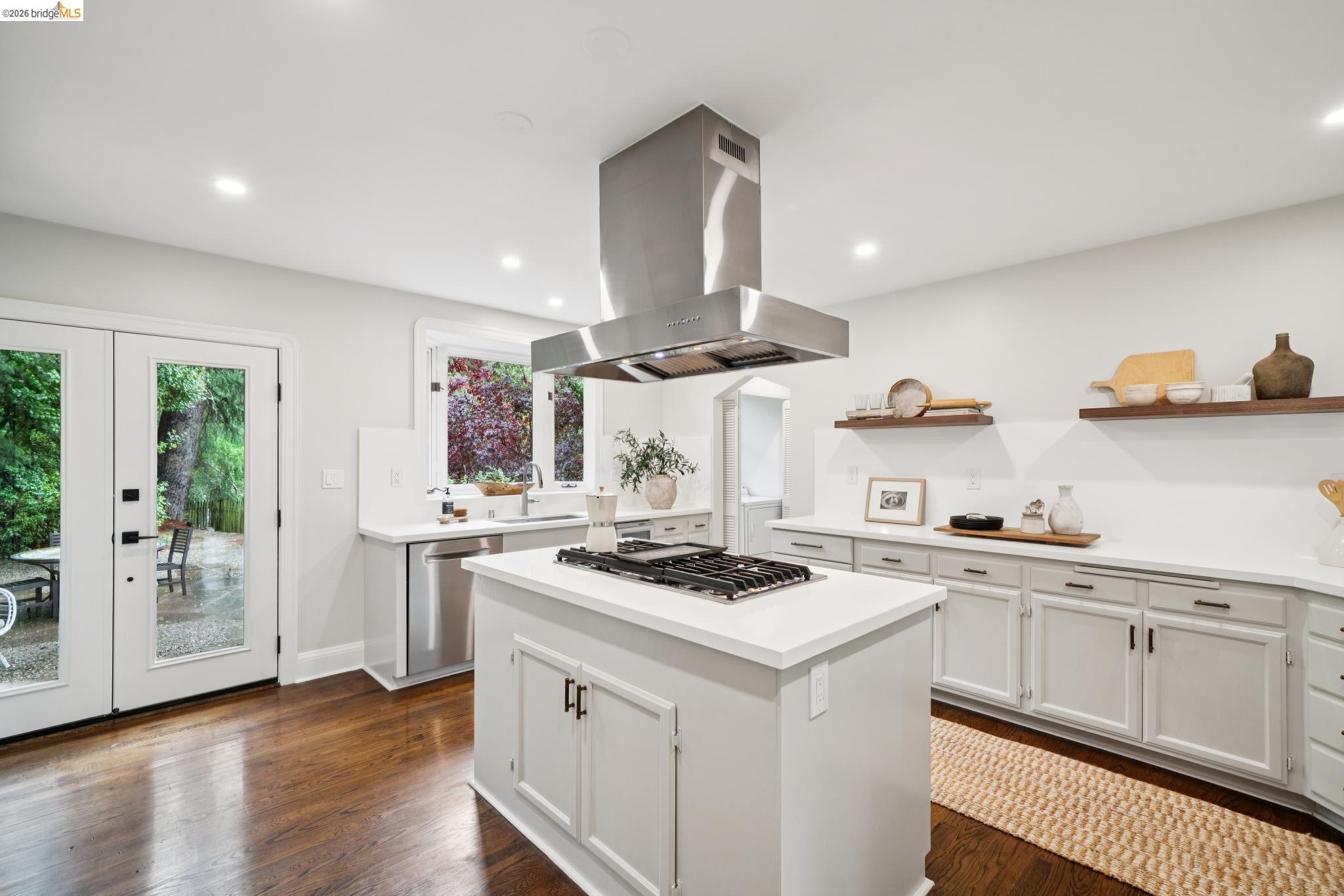 5617 Moraga