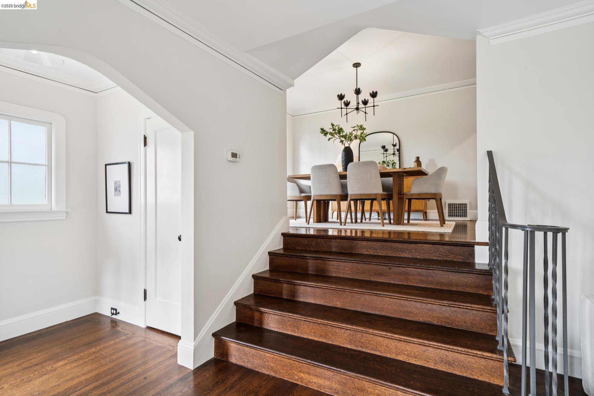 5617 Moraga