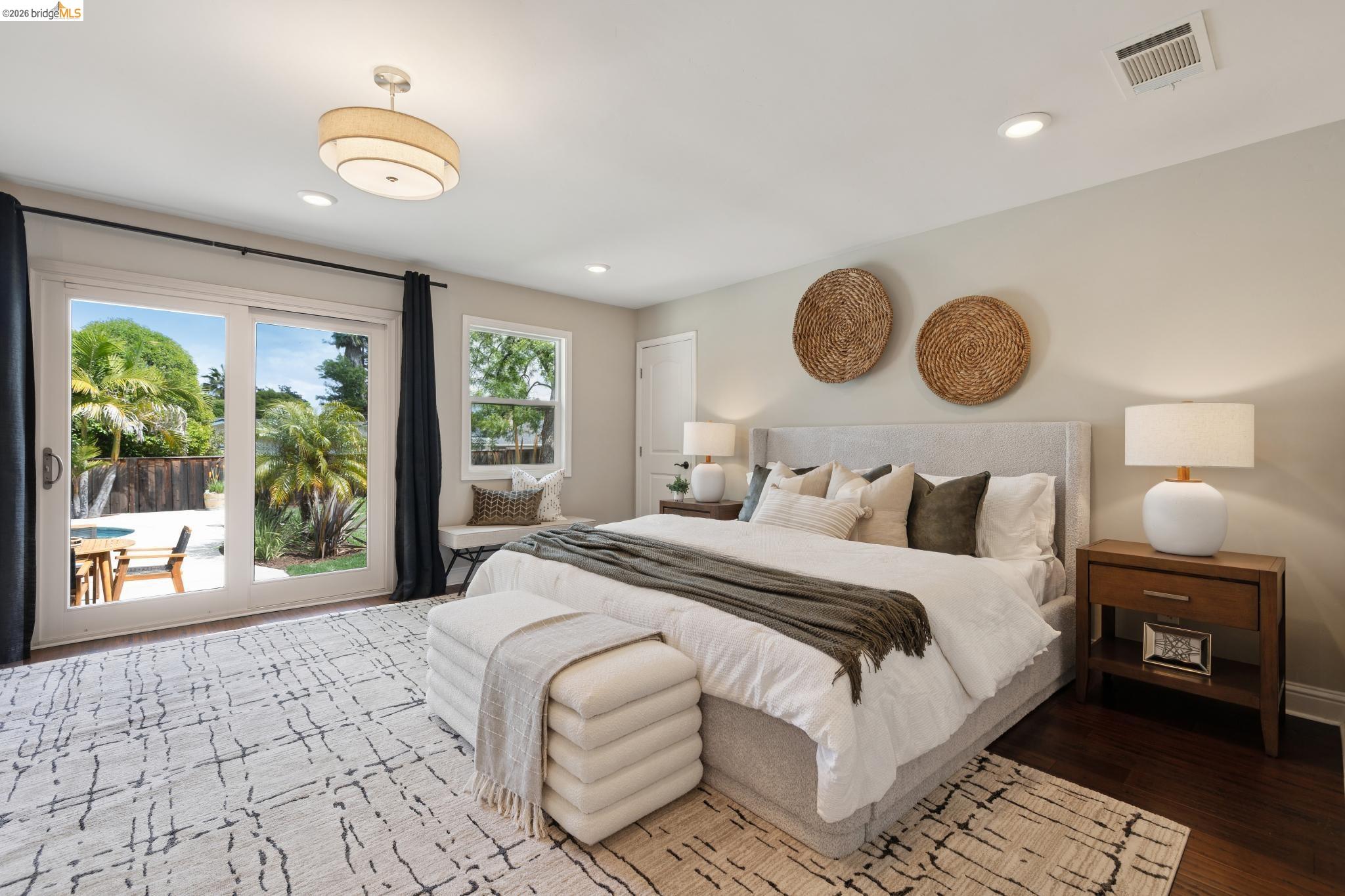 230 Valley Dr